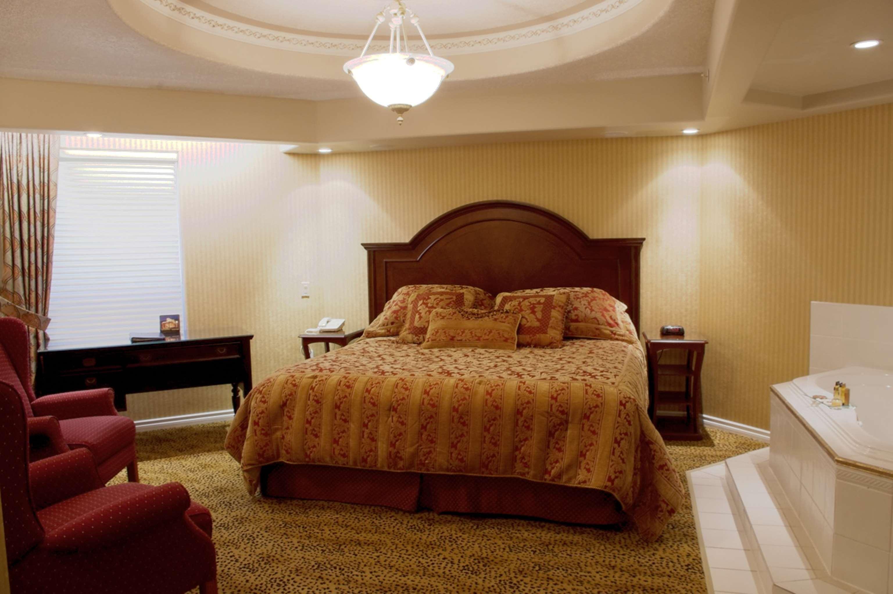 Chateau Louis Edmonton — photo 3