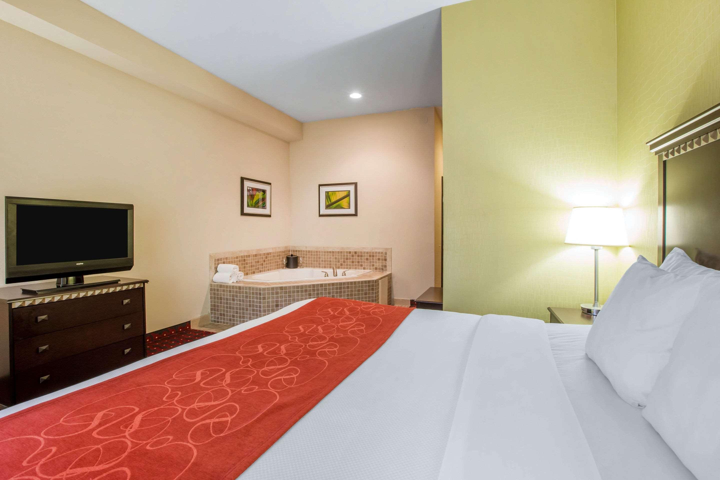 Comfort Suites — photo 4