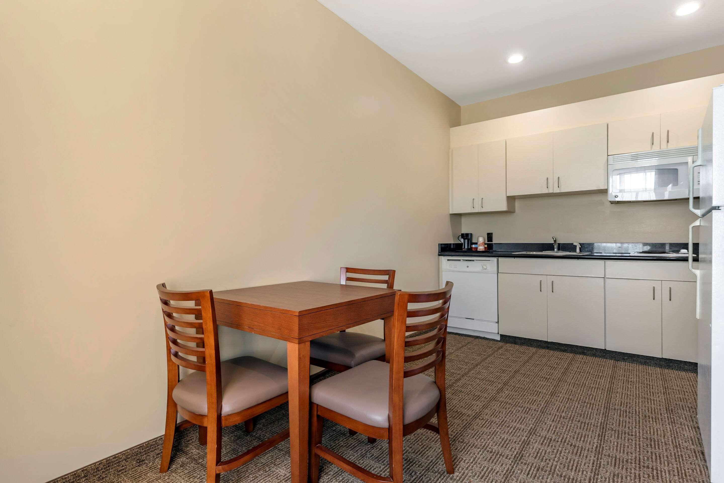 Comfort Inn & Suites — photo 5