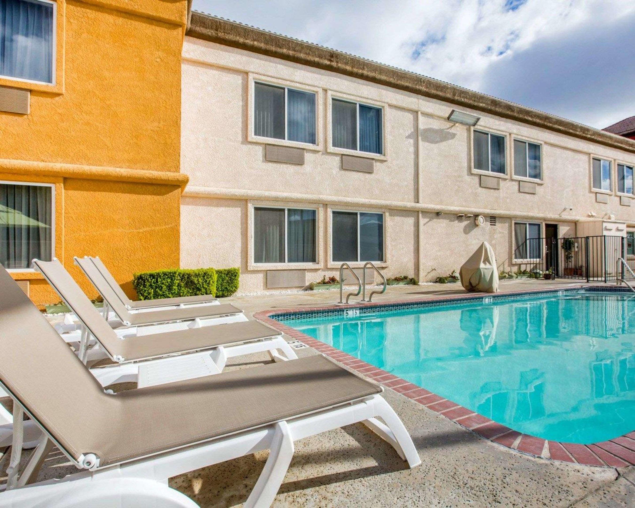 Comfort Suites Tulare — photo 4