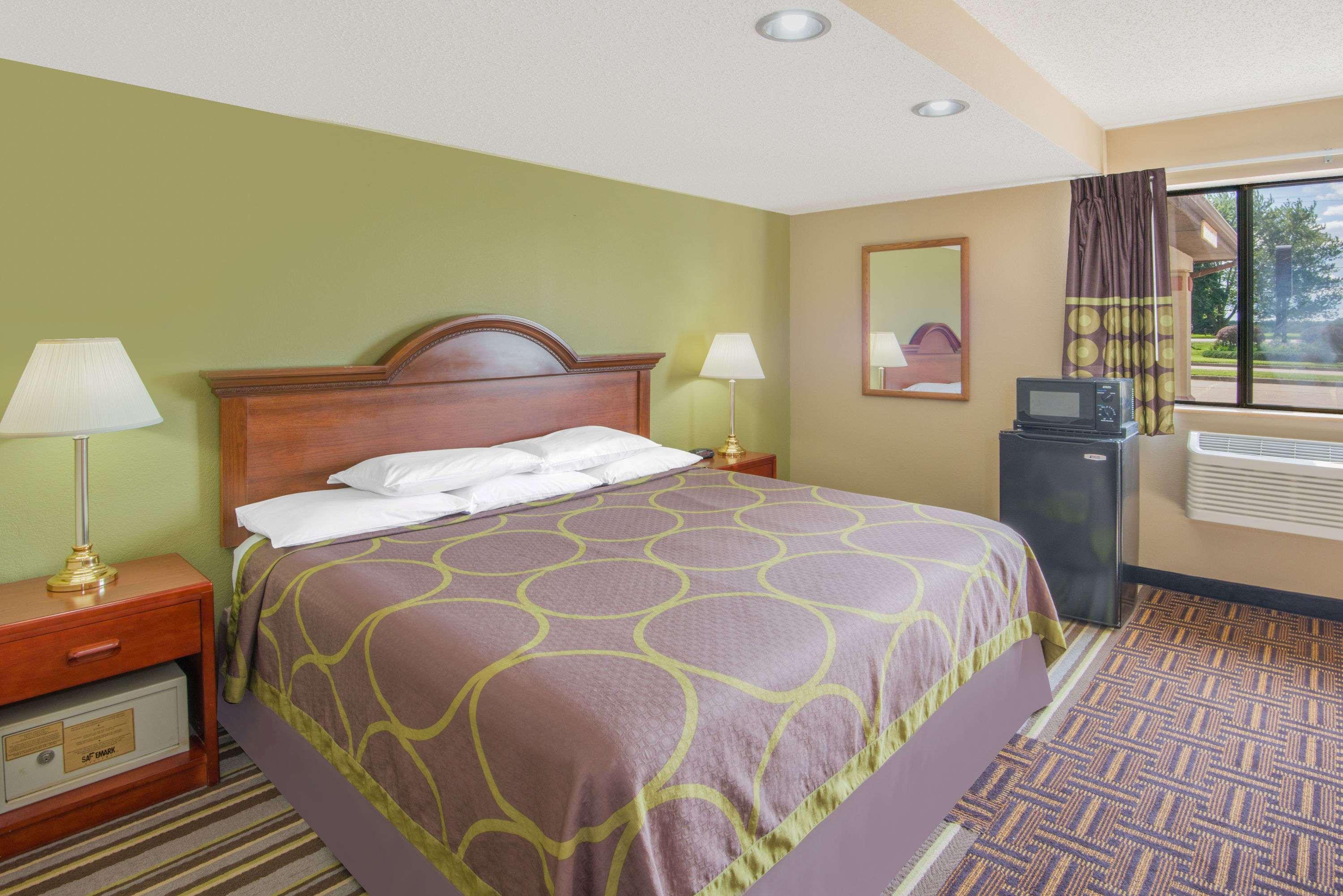 Super 8 by Wyndham Knoxville — photo 4