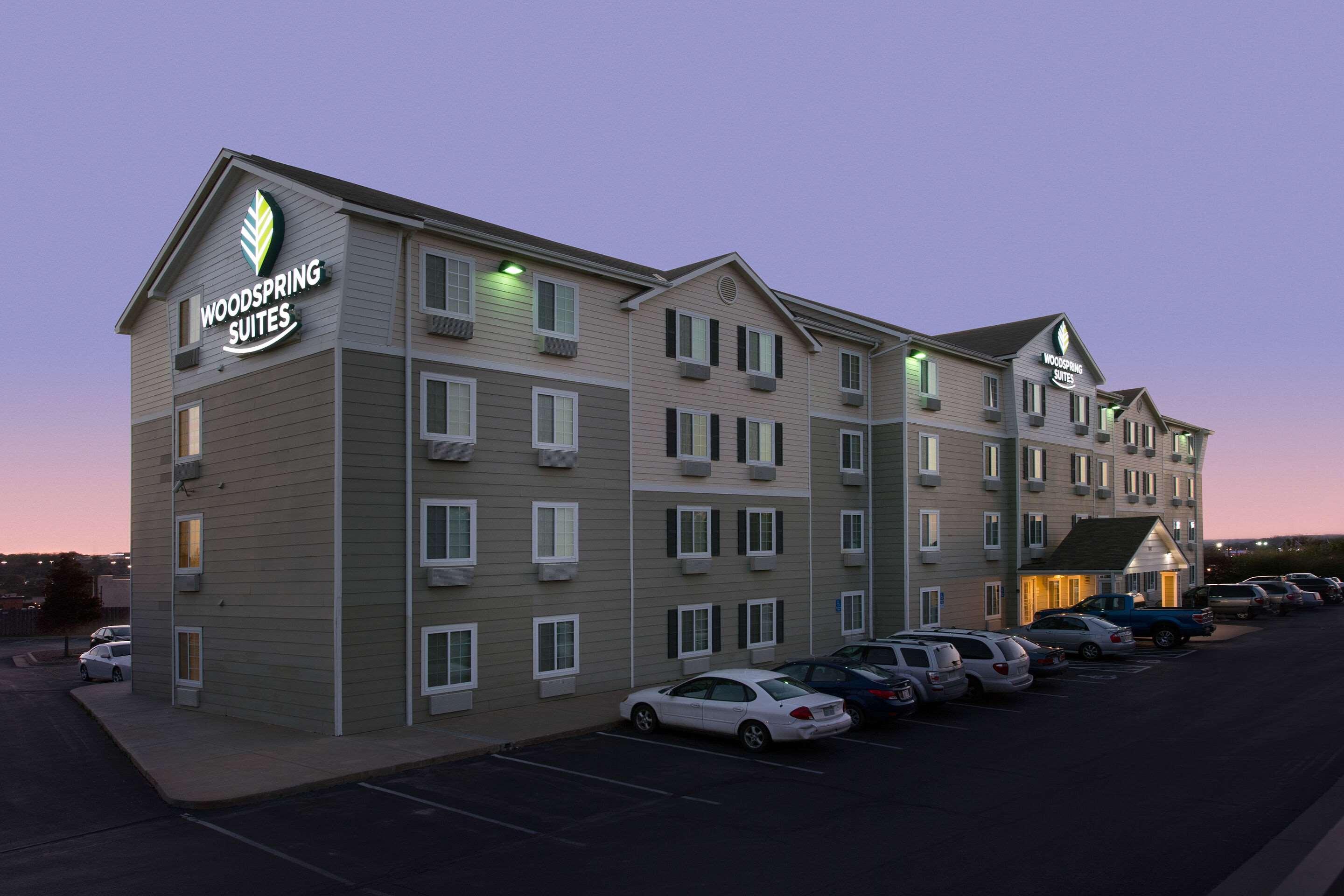 WoodSpring Suites Topeka — photo 3