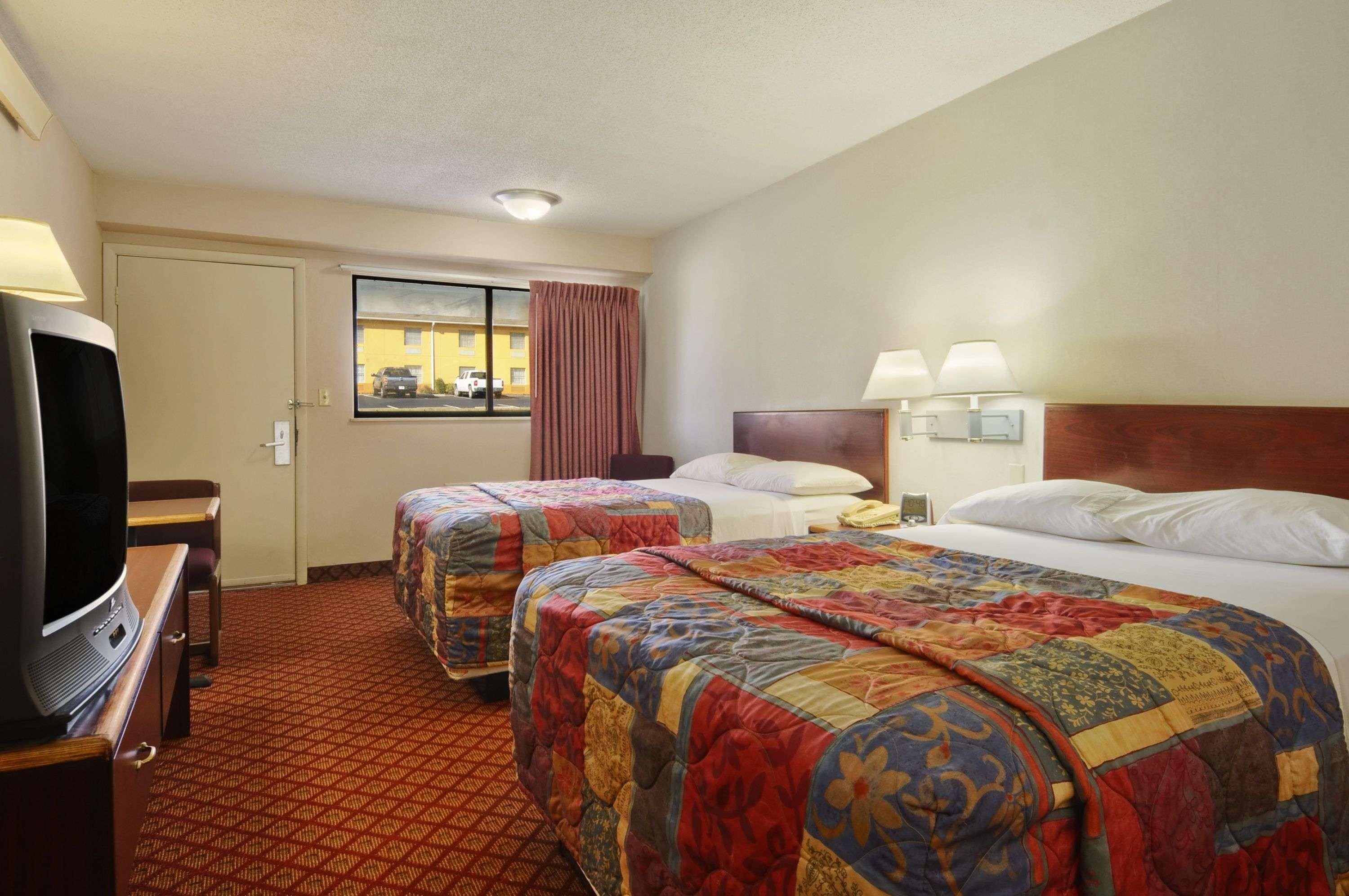 Days Inn by Wyndham Overland Park Metcalf Convention Center — photo 4