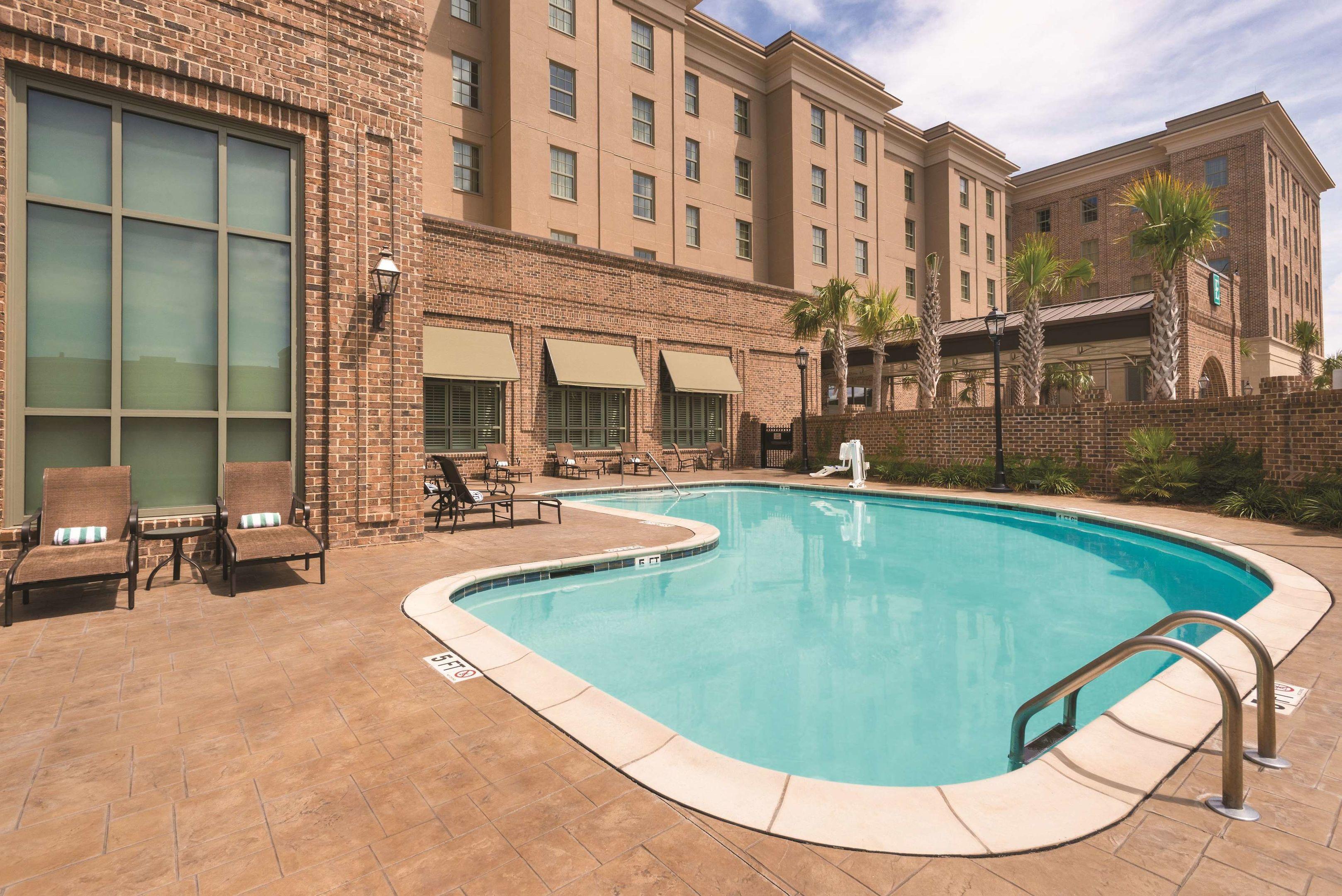 Embassy Suites by Hilton Savannah — photo 4