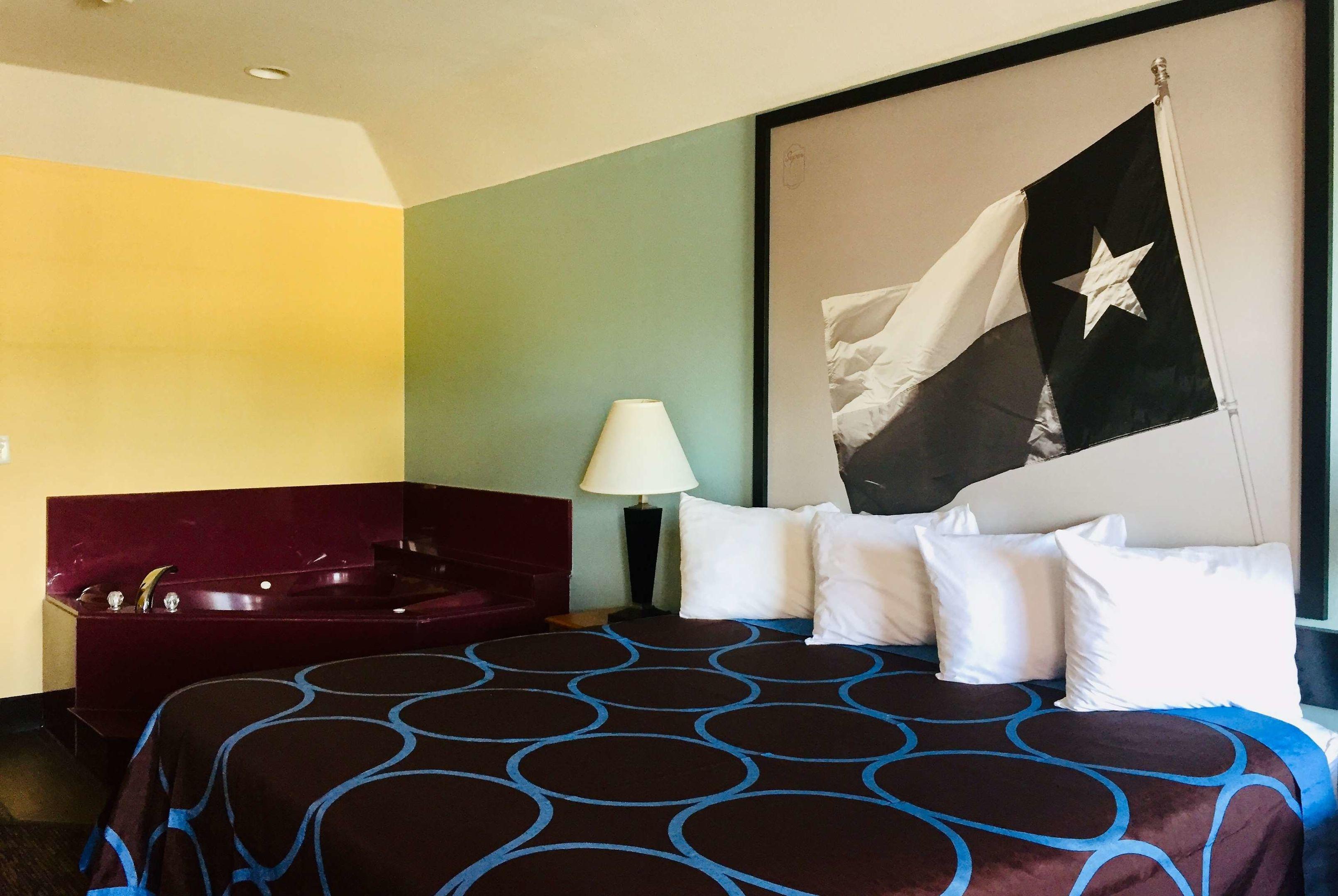 Super 8 by Wyndham Montgomery/ Lake Conroe — photo 4