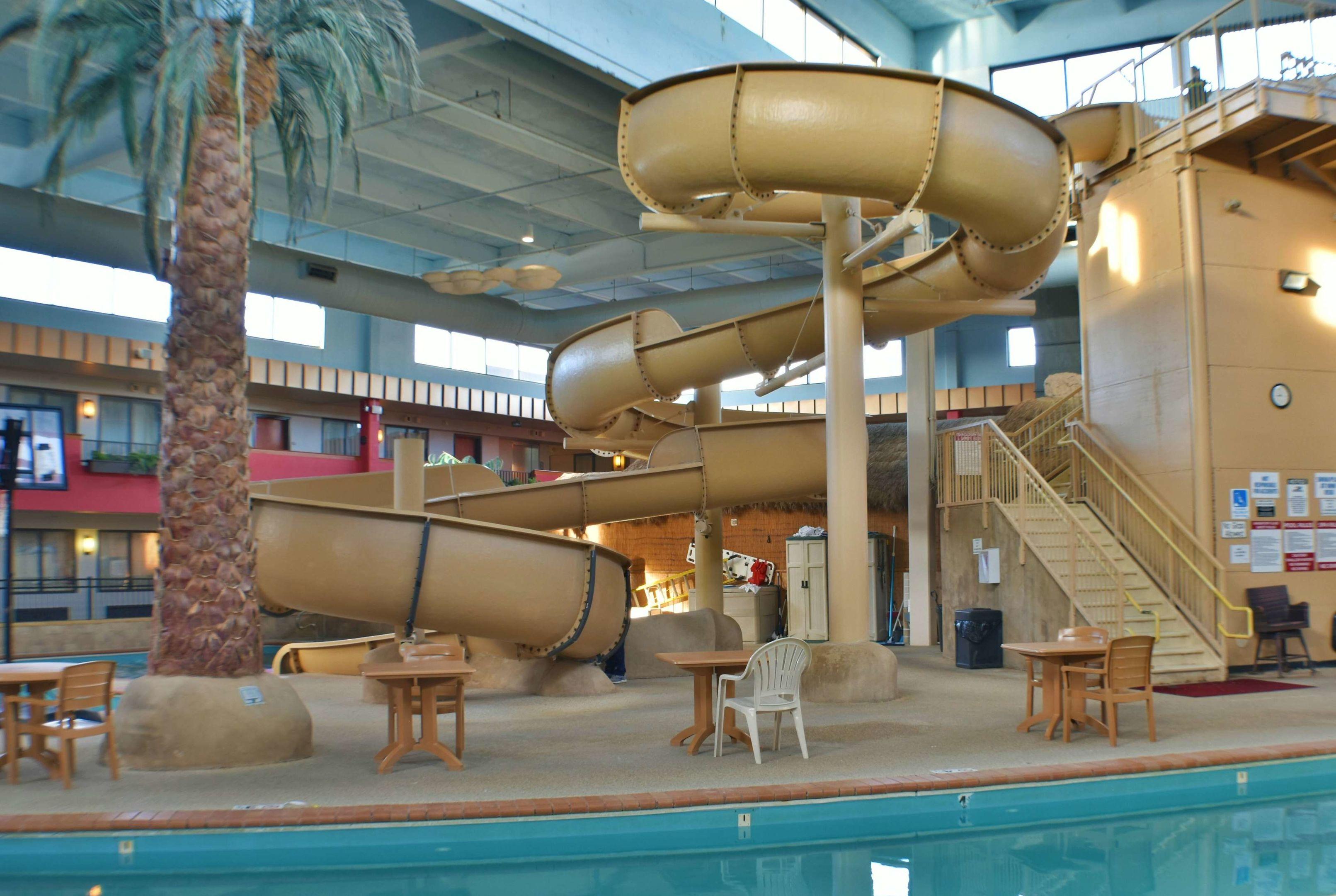 Ramada Sioux Falls Airport Hotel & Suites — photo 4