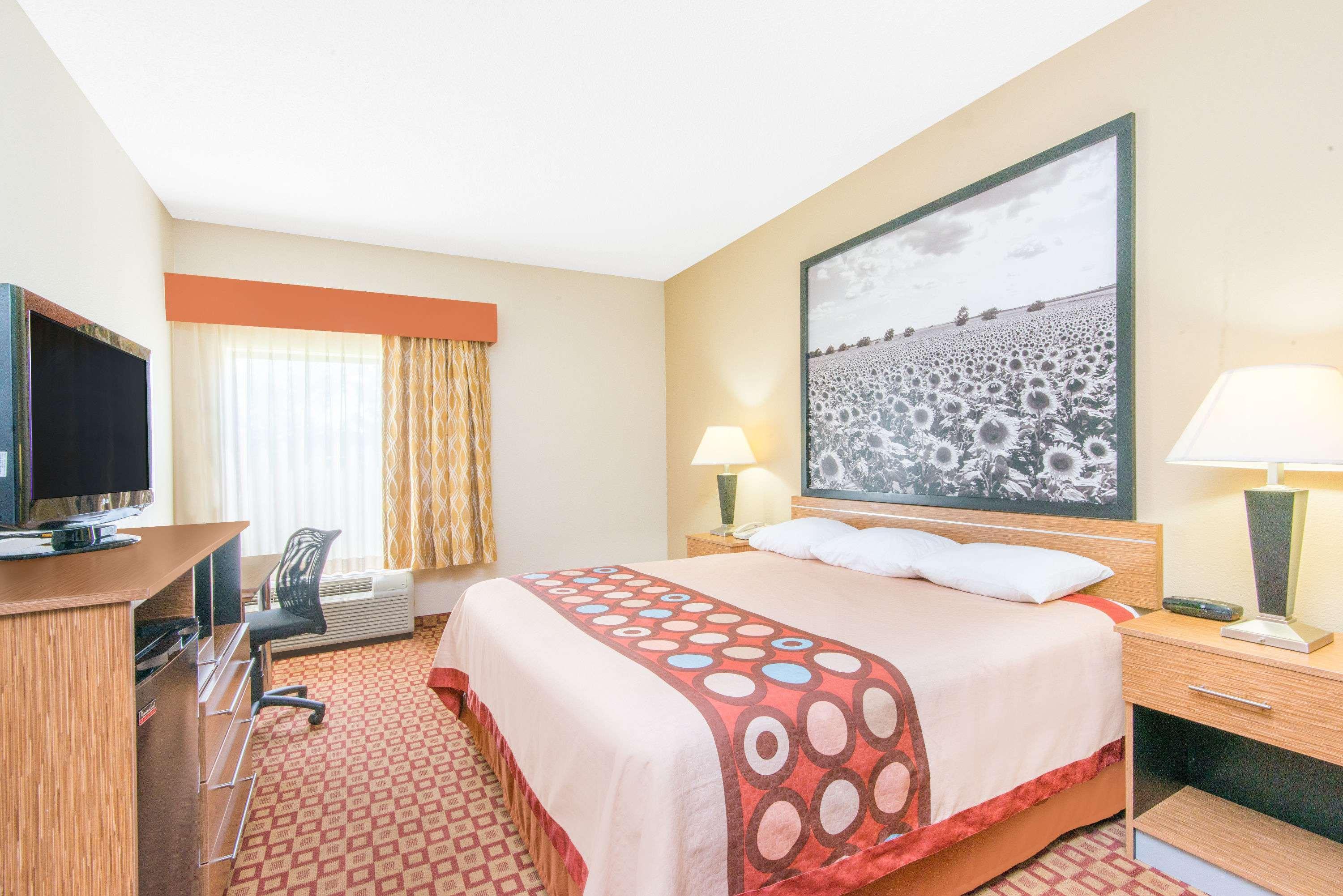 Super 8 by Wyndham Wichita South — photo 4