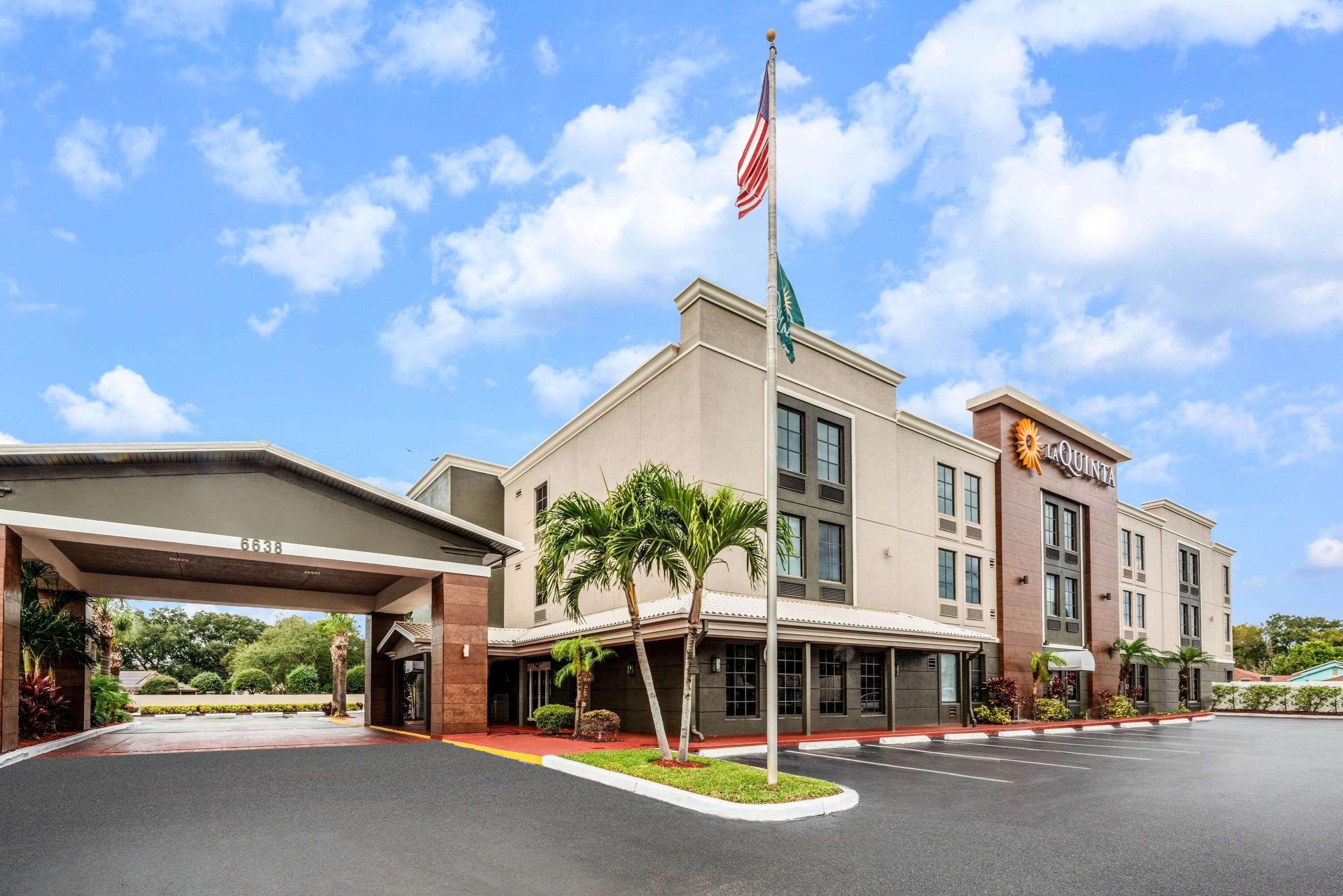 La Quinta Inn & Suites St. Petersburg Northeast — photo 4