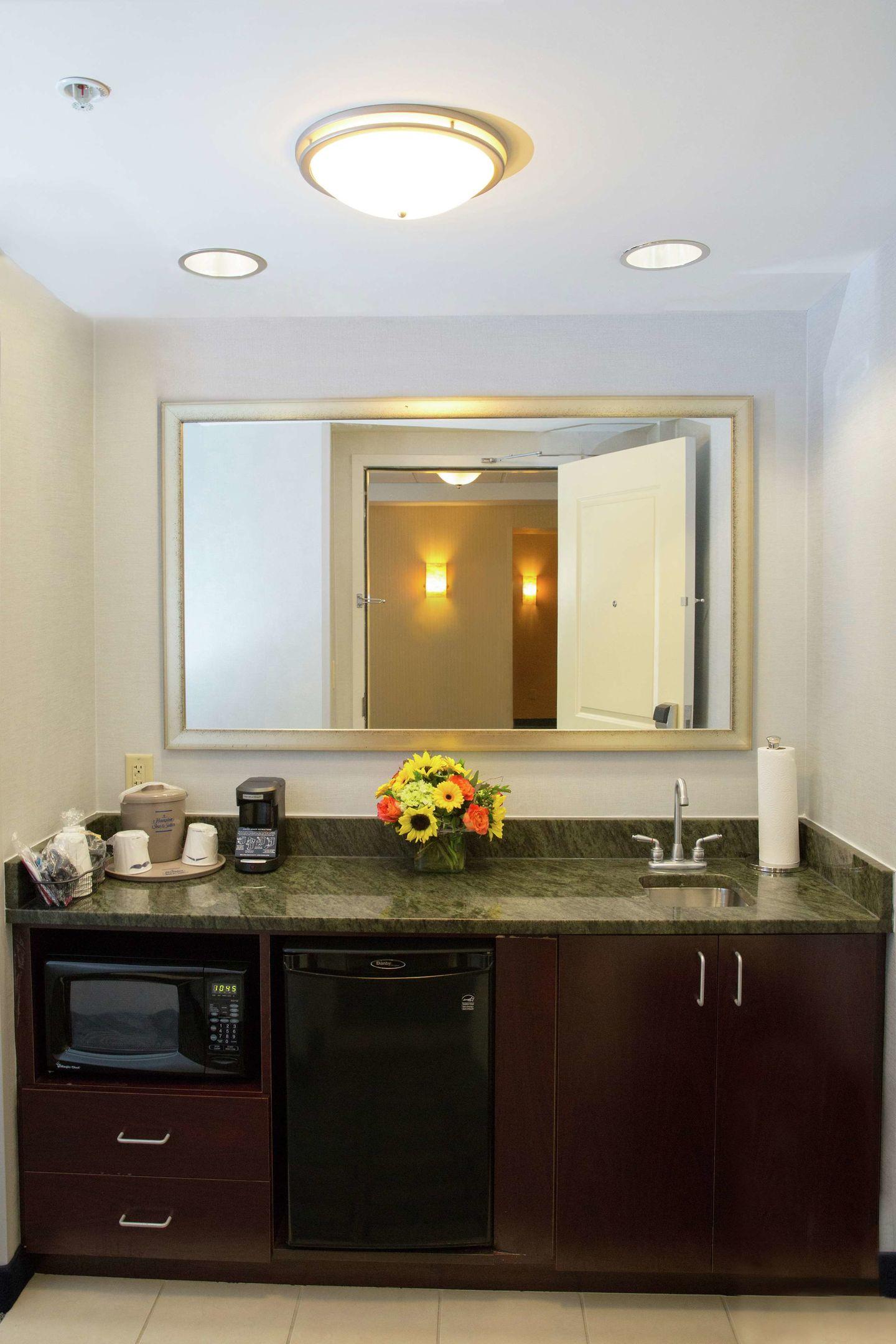 Hampton Inn & Suites — photo 3