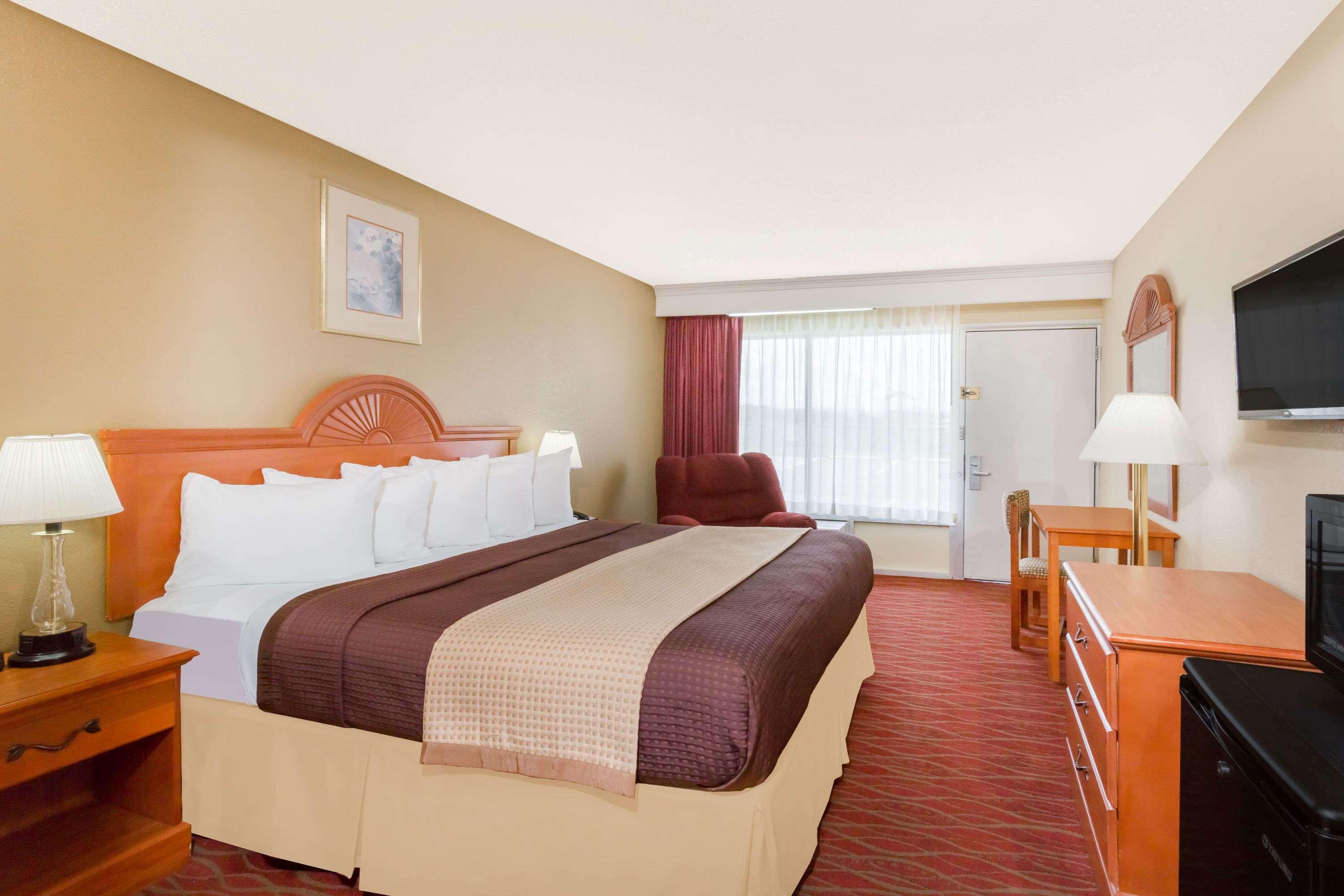 Days Inn Staunton South — photo 4