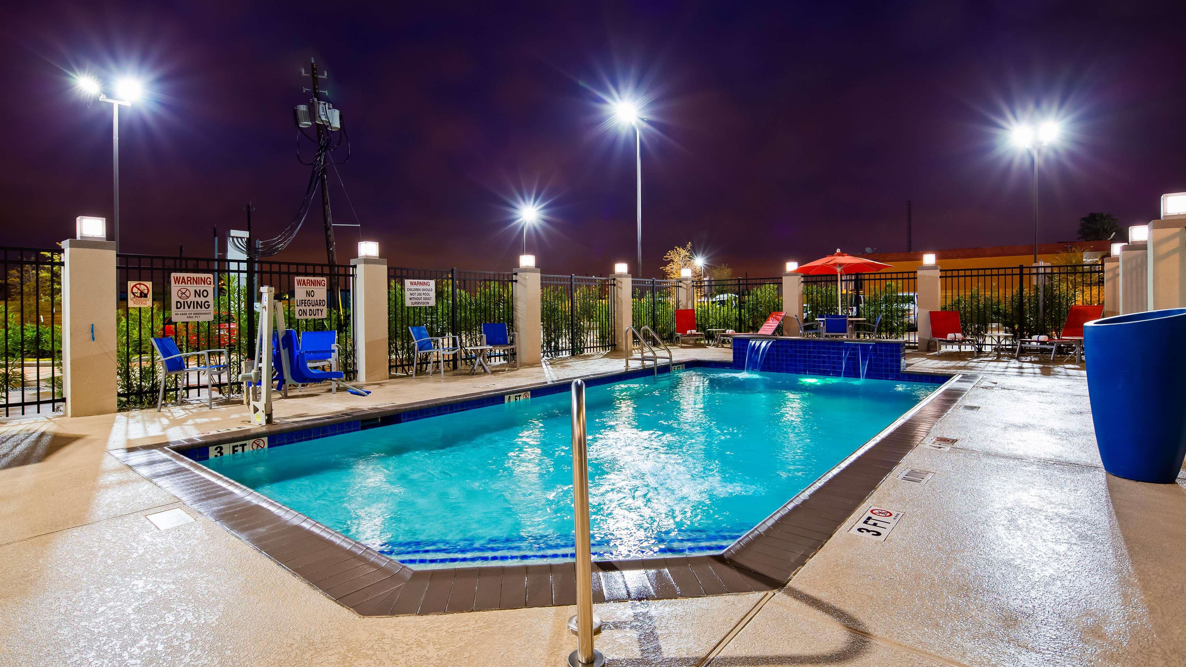 Best Western Plus Pasadena Inn & Suites — photo 4