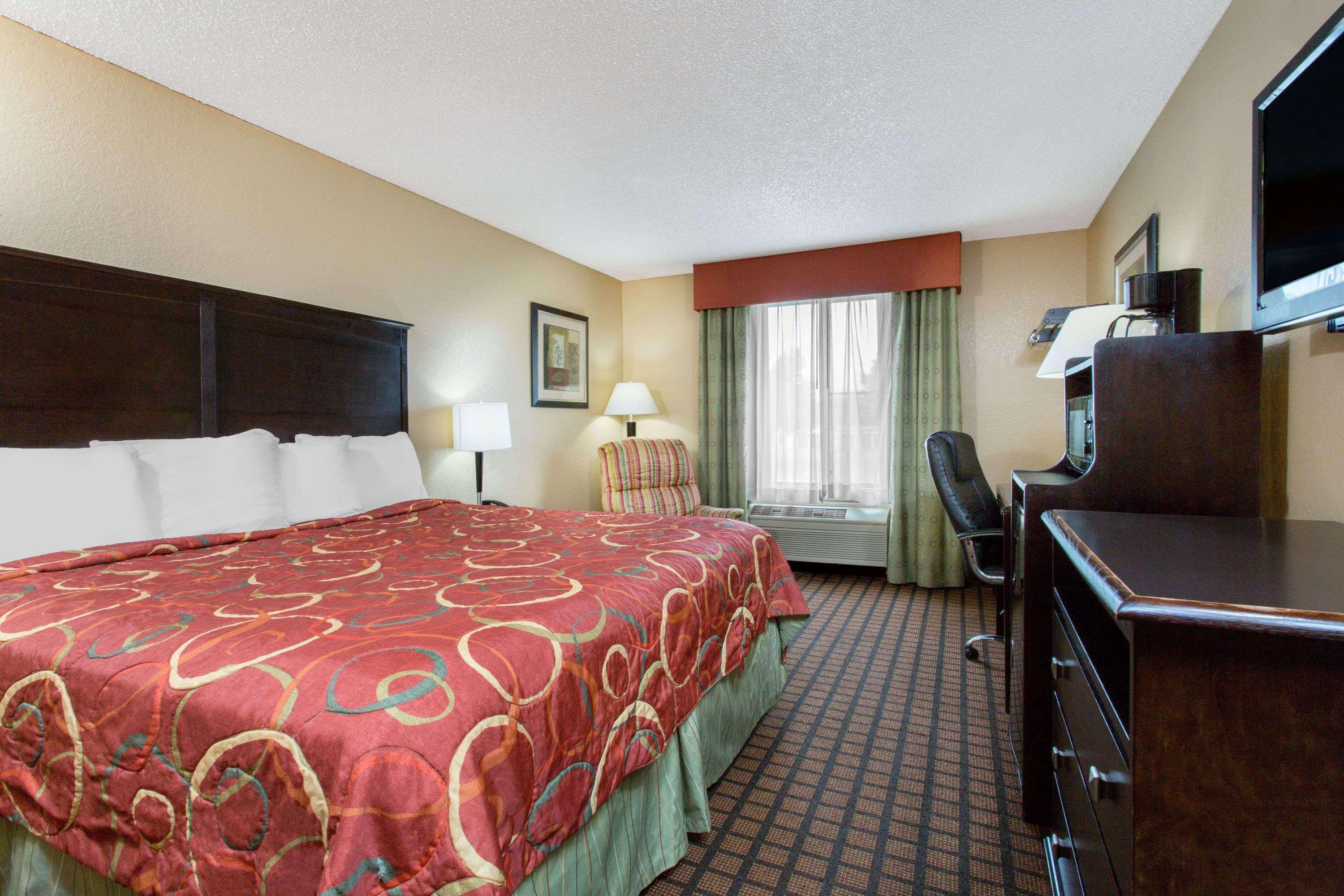 Super 8 by Wyndham Texarkana AR — photo 5