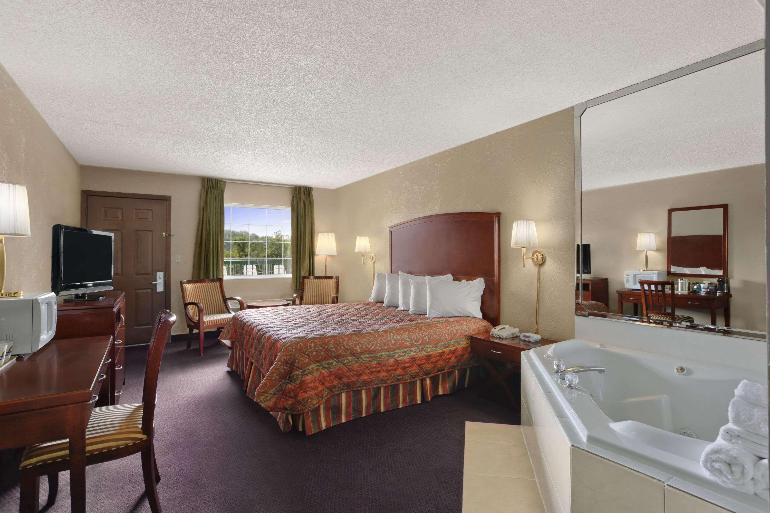 Days Inn Branson/Near the Strip — photo 5
