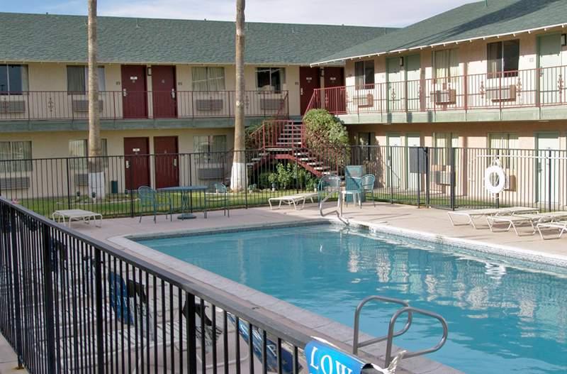 Airport Inn and Suites — photo 4