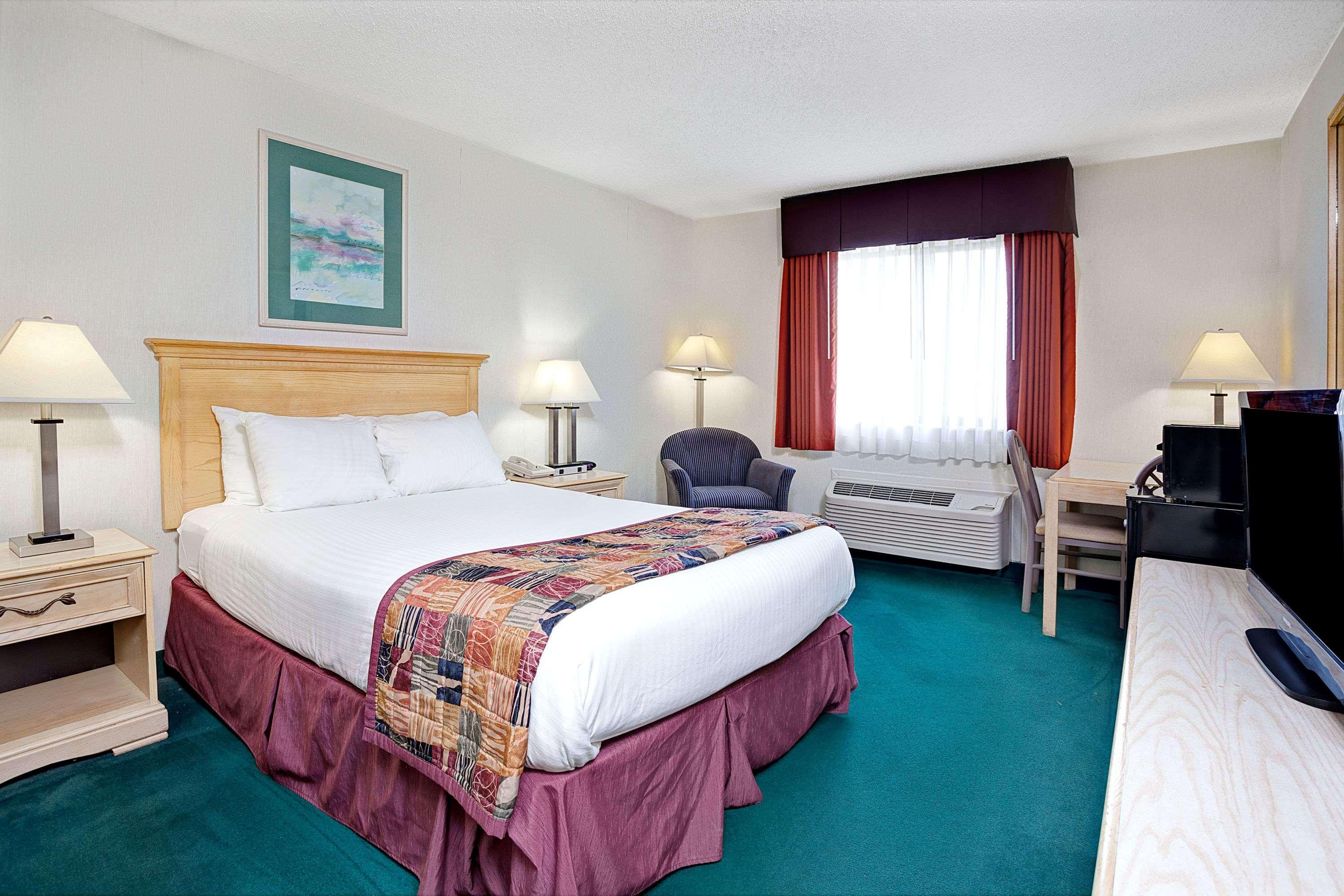 Baymont by Wyndham Monroe — photo 4