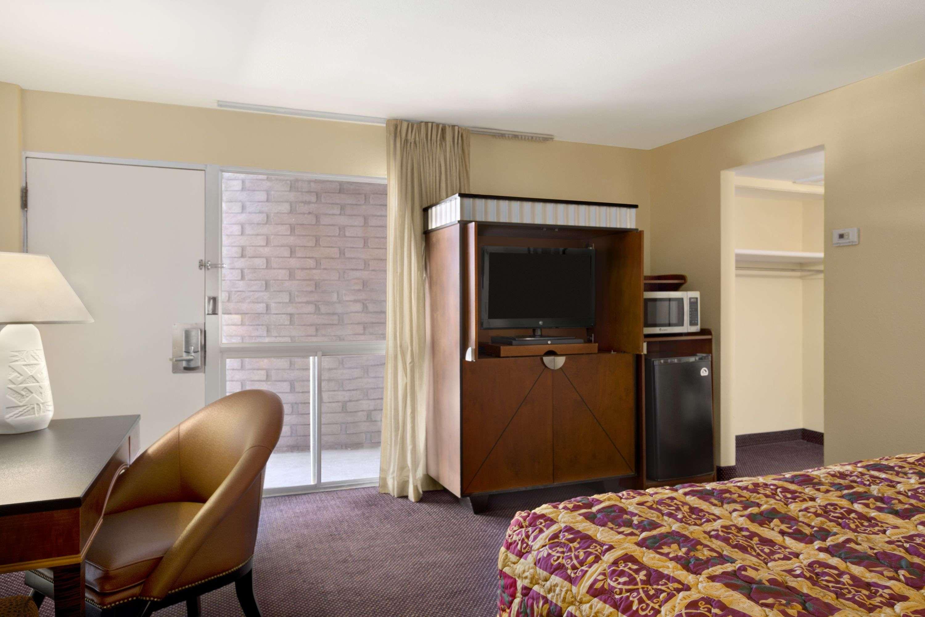 Days Inn by Wyndham Chambers Near the Petrified Forest East — photo 5