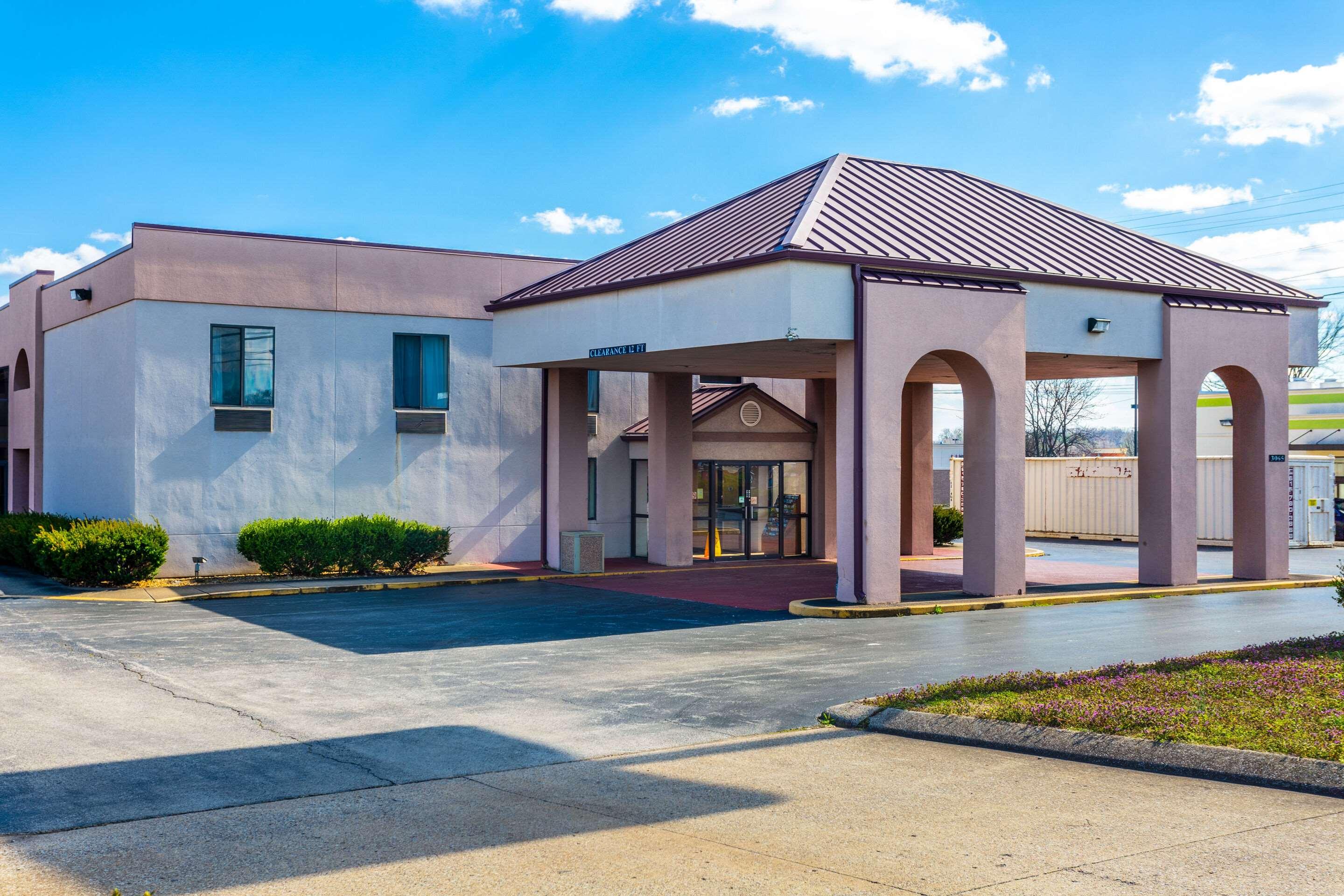 Econo Lodge & Suites — photo 3