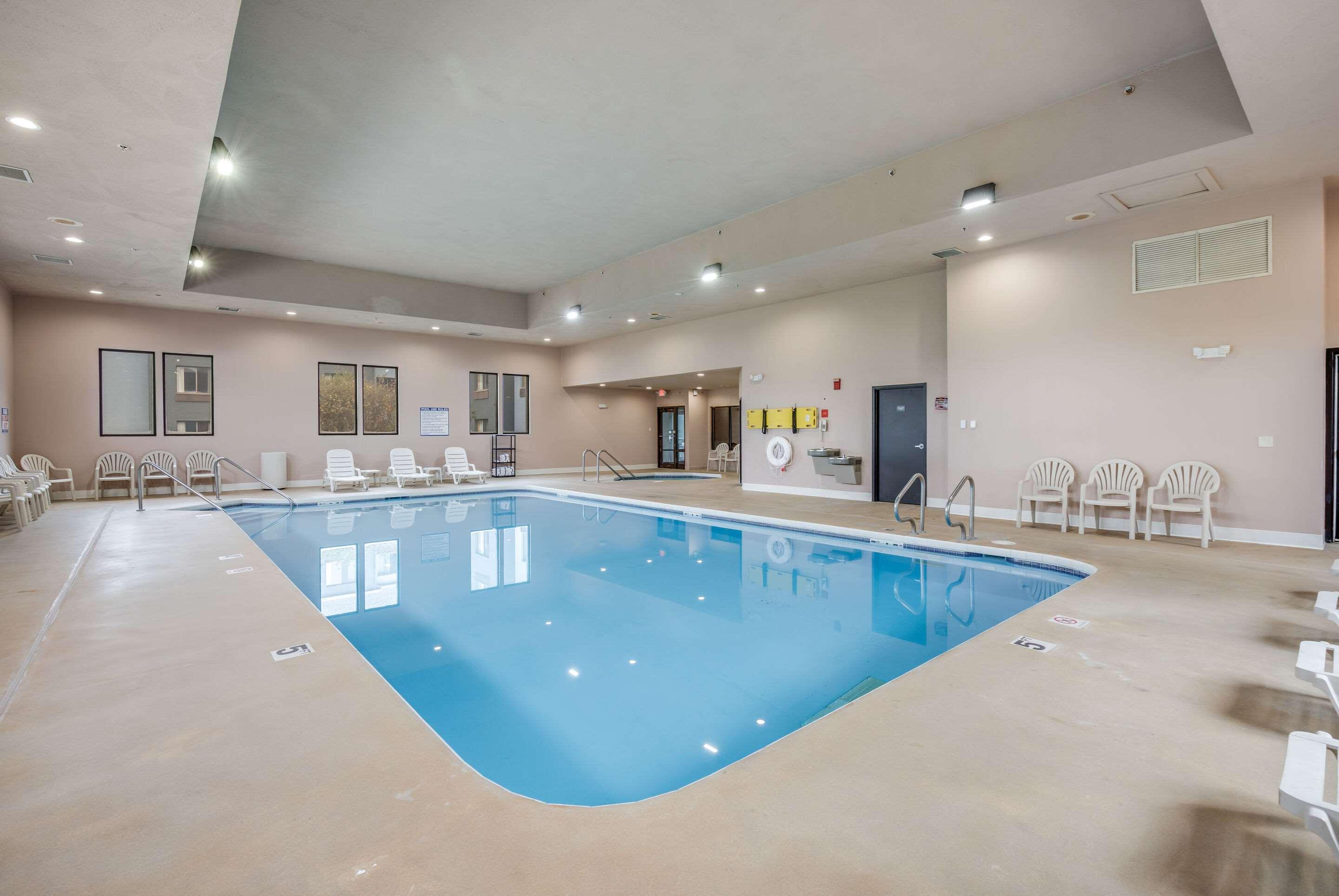 Rodeway Inn & Suites — photo 4