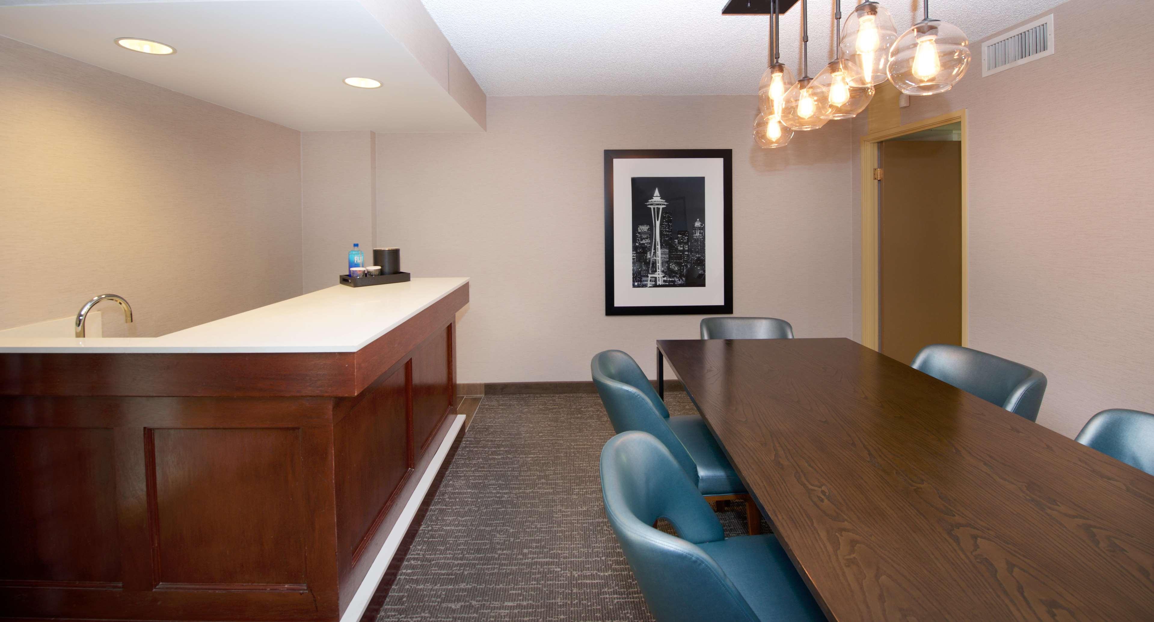 Embassy Suites Seattle North Lynnwood — photo 4