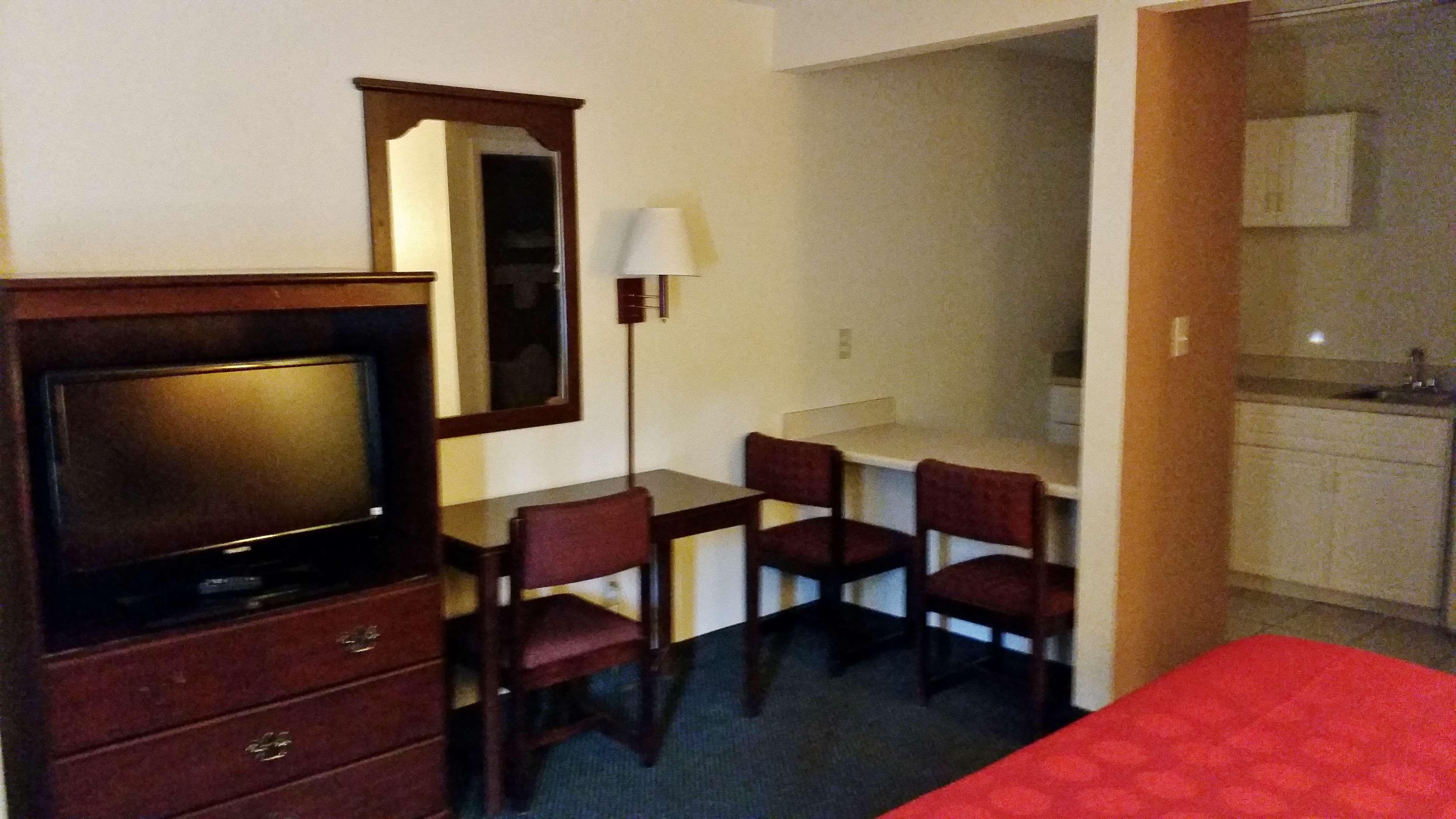 Country Hearth Inn & Suites - Augusta — photo 4