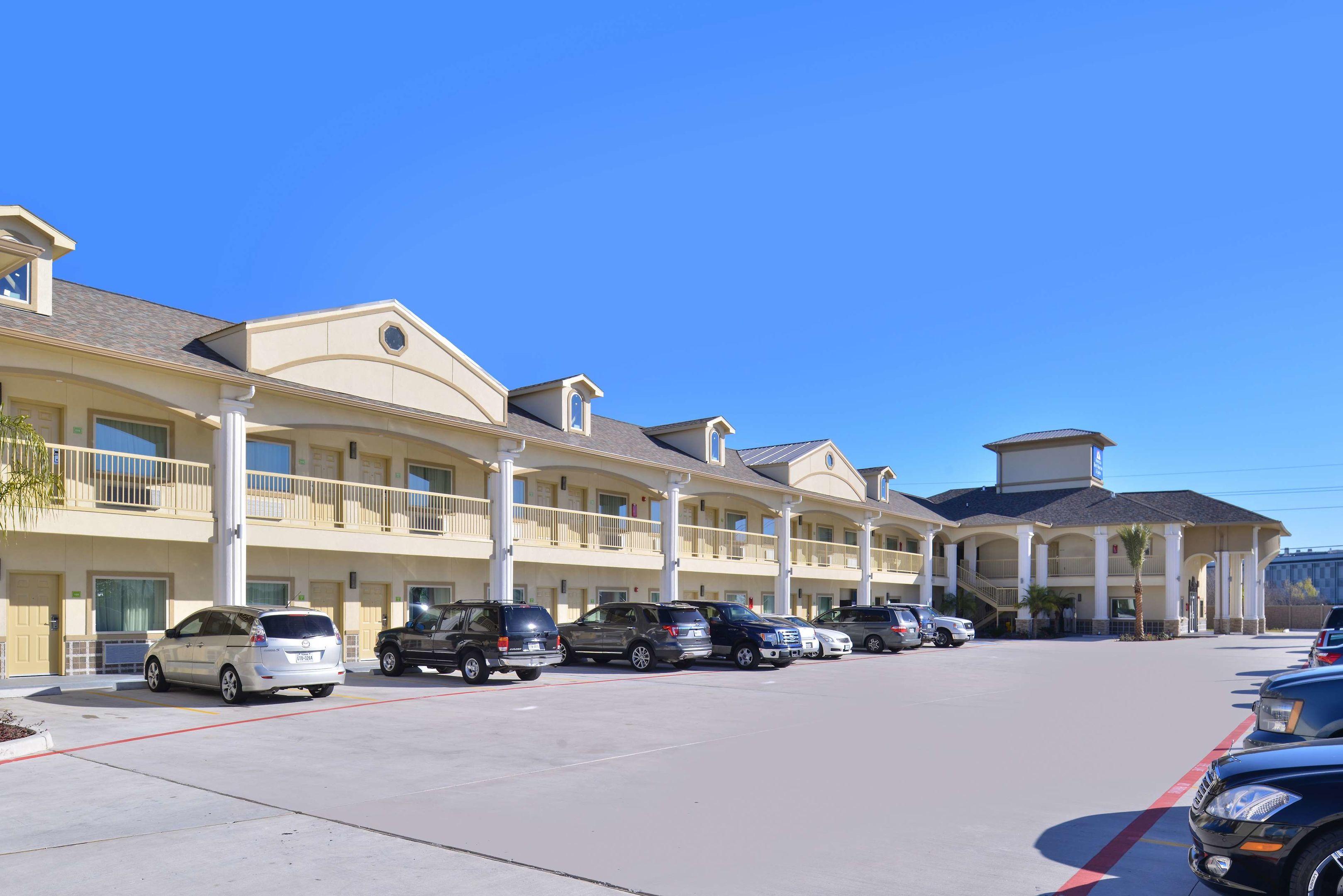 Americas Best Value Inn & Suites - Houston / Hwy 6 & Westpark