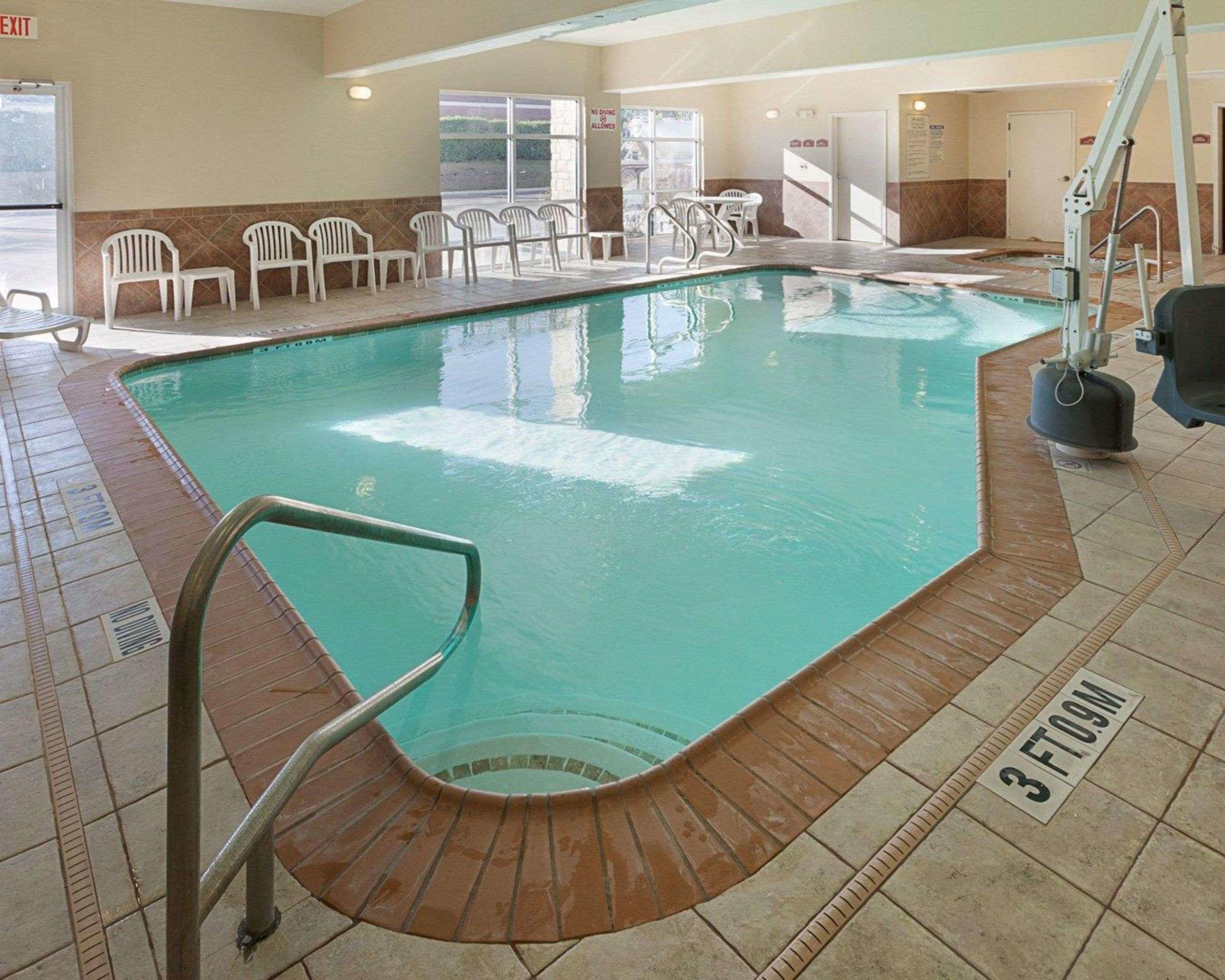 Comfort Suites Medical Center Near Six Flags — photo 3
