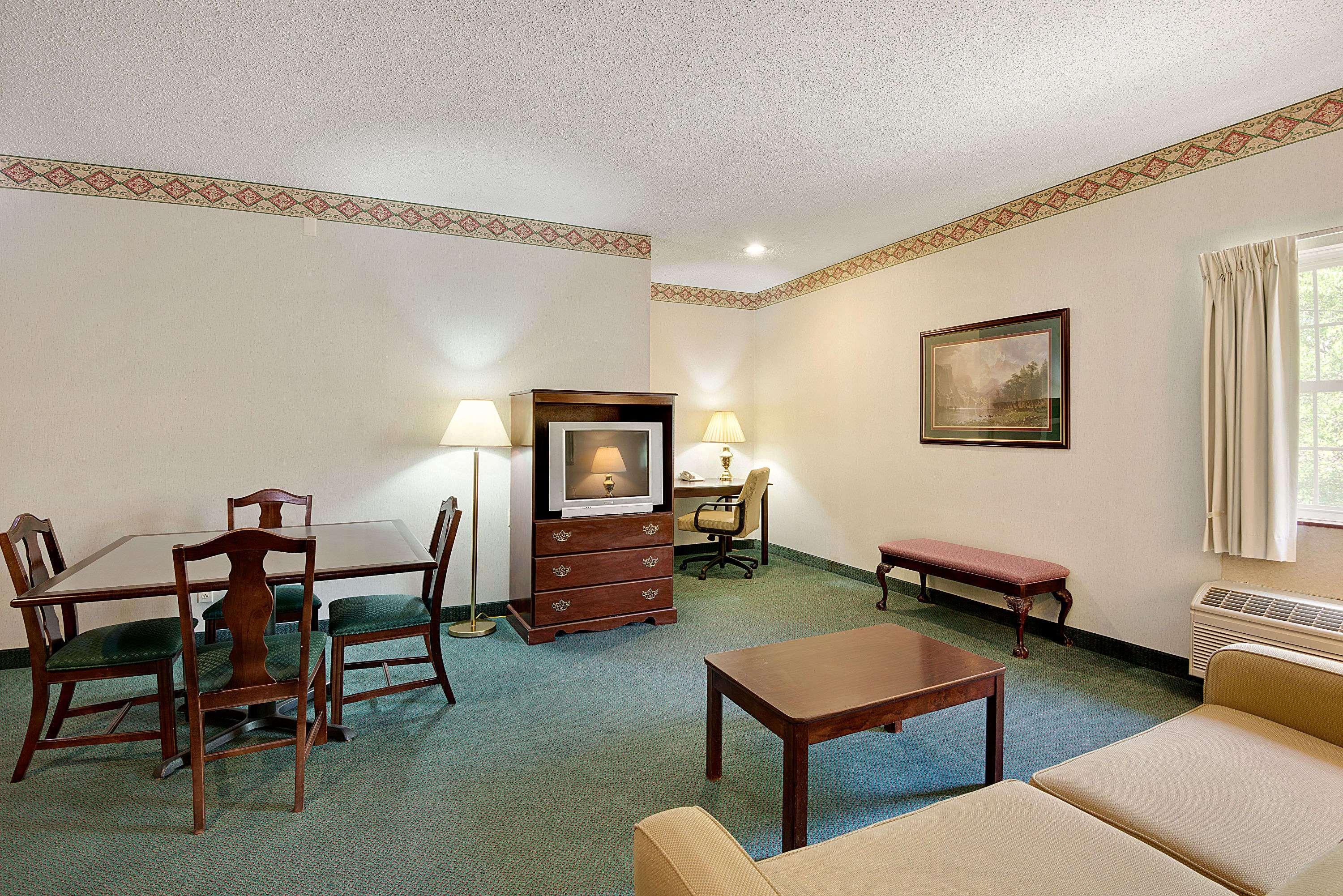 Days Inn Lisbon — photo 5