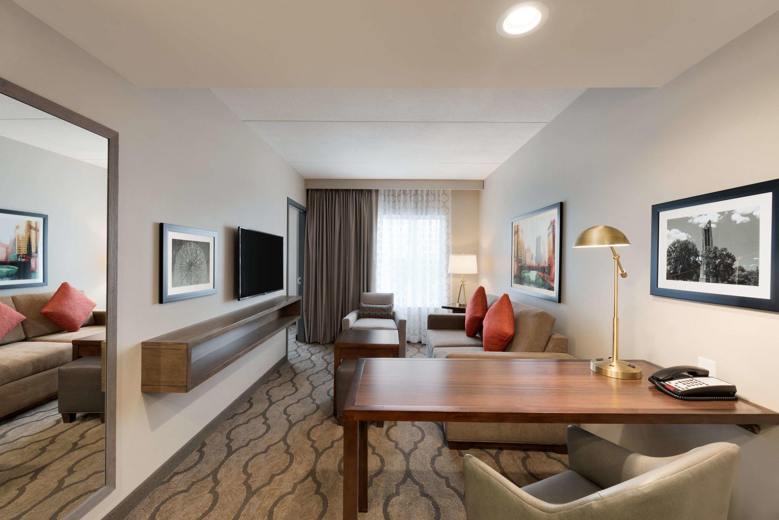 Embassy Suites by Hilton Chicago Naperville — photo 4