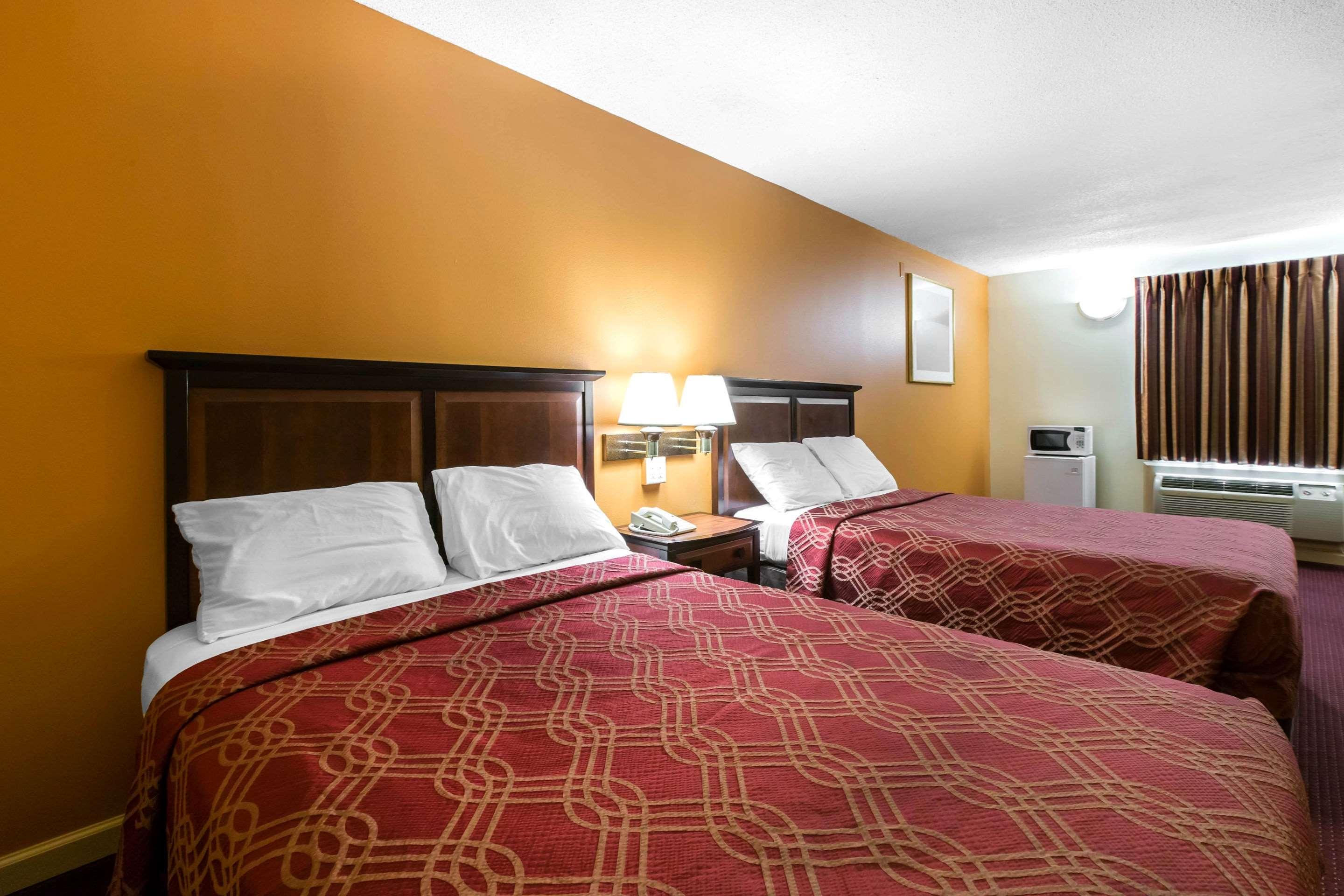 Econo Lodge At Six Flags — photo 5