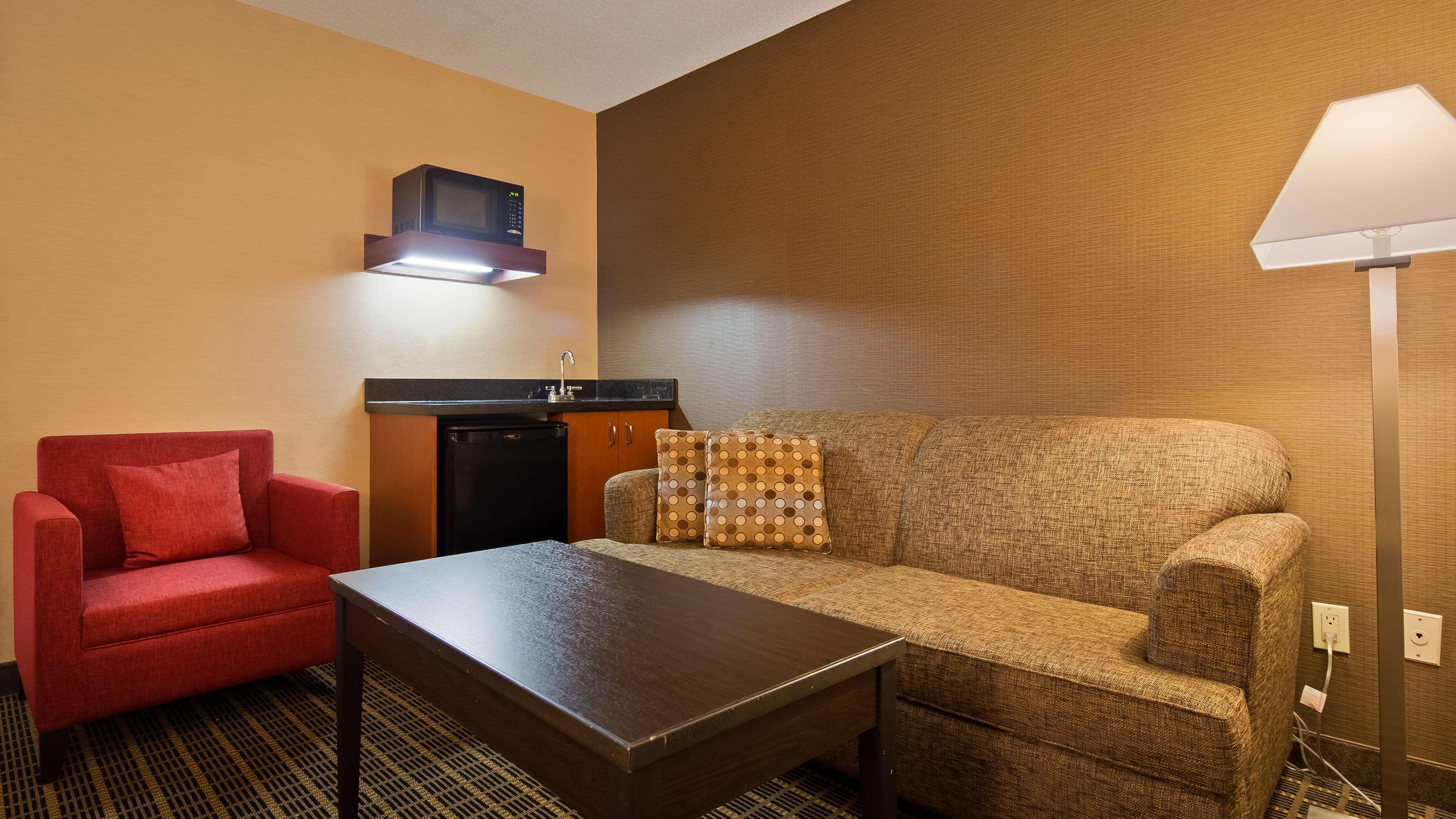 Best Western Plus Burlington Inn & Suites — photo 5