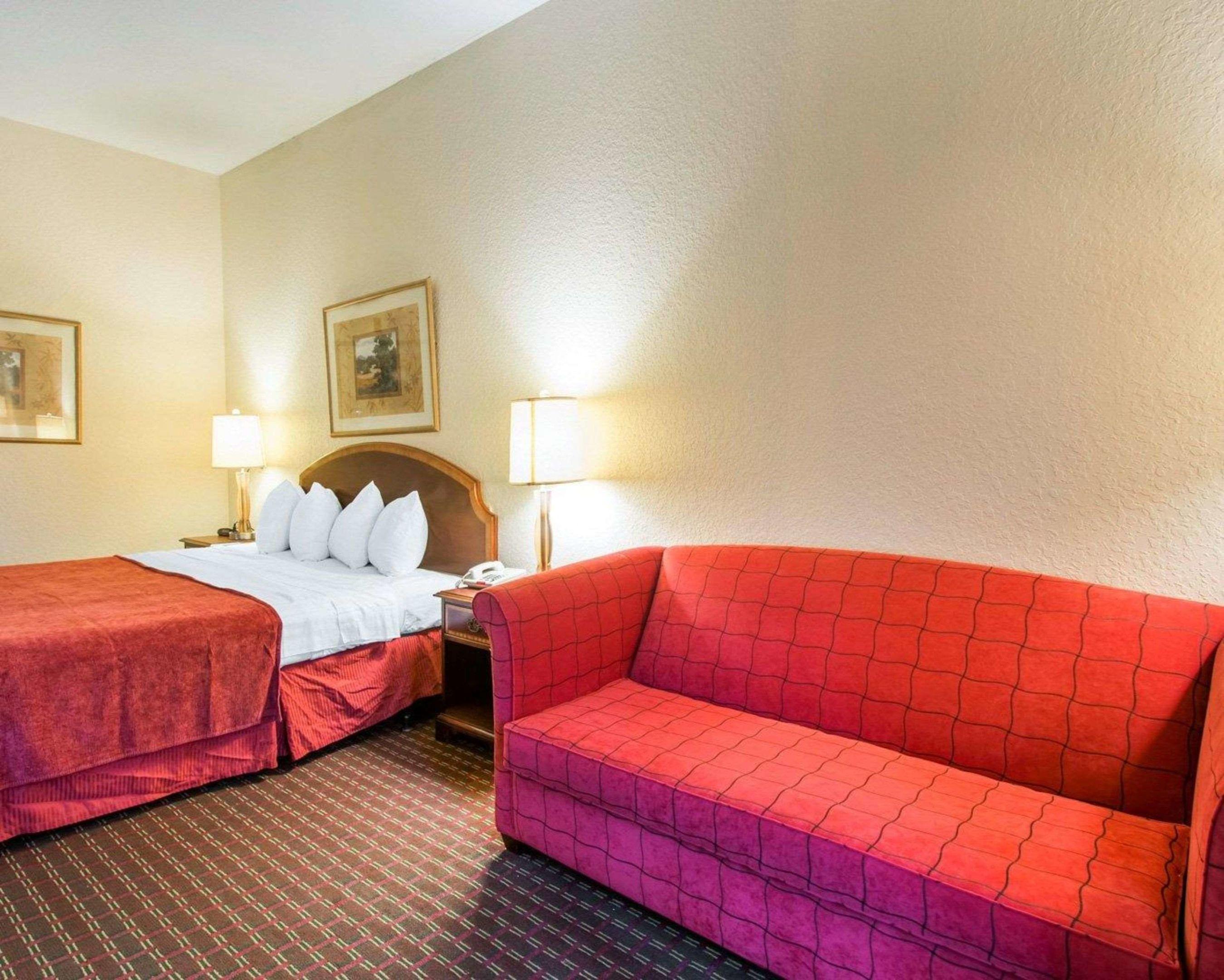 Rodeway Inn Wesley Chapel — photo 5