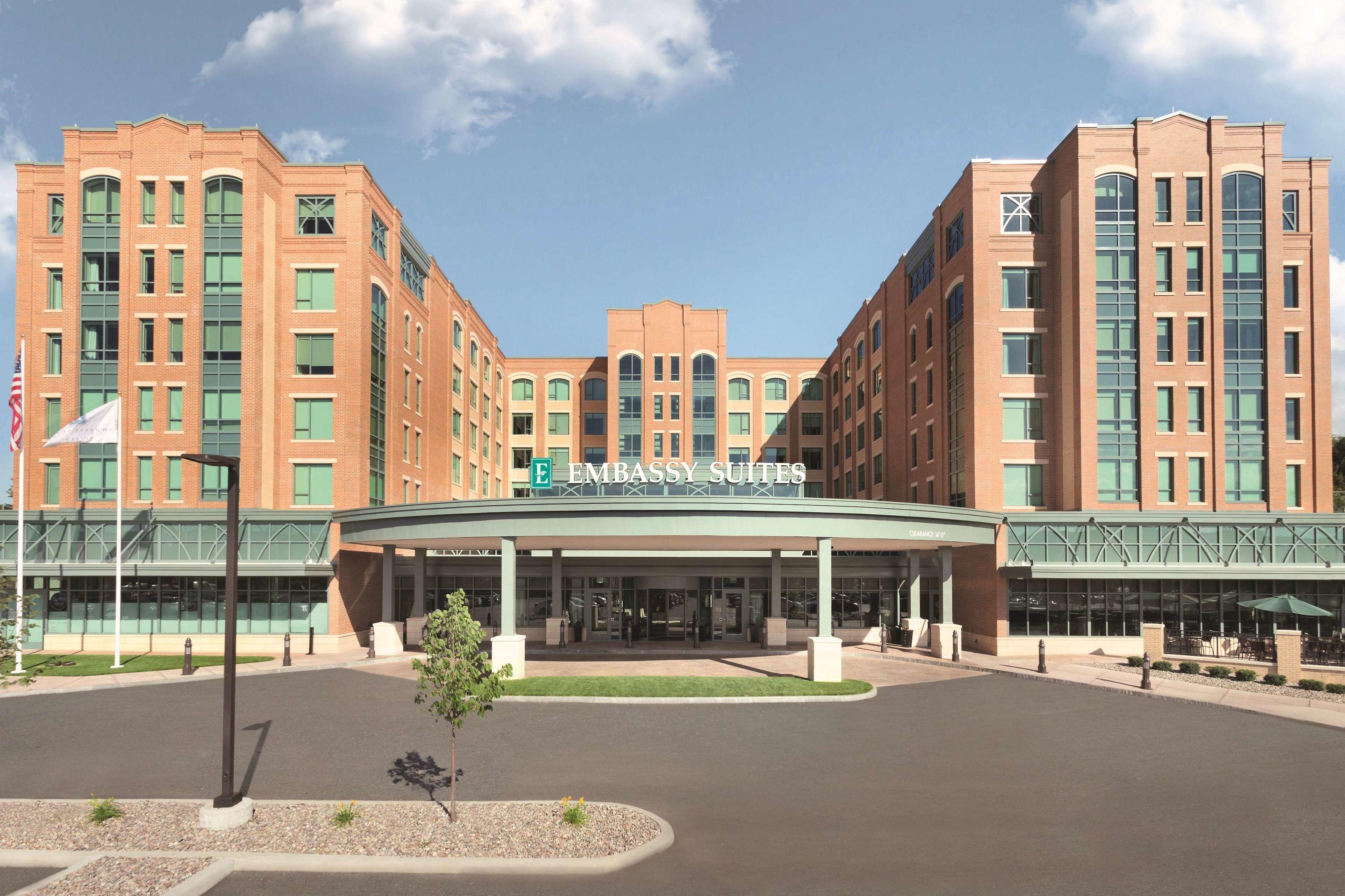 Embassy Suites by Hilton Saratoga Springs — photo 3