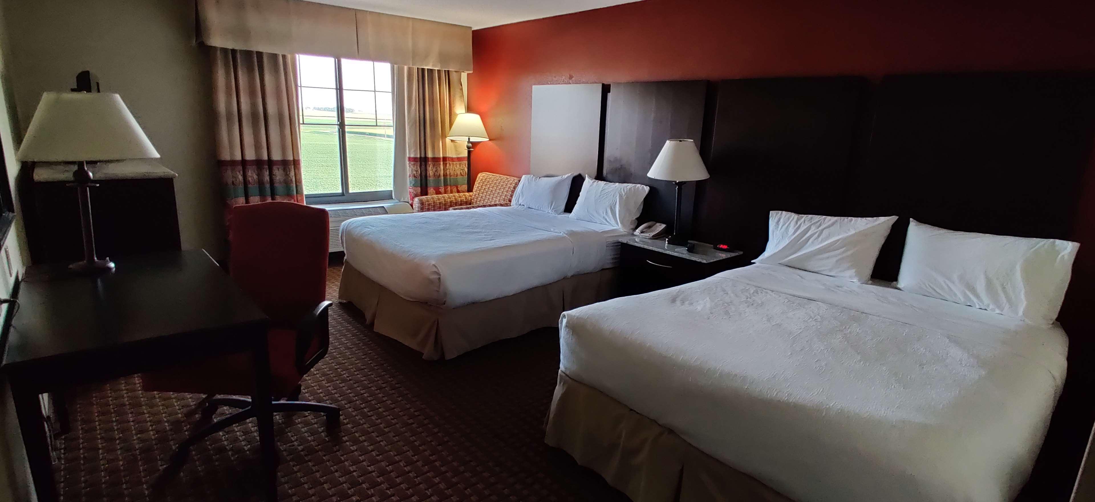 Holiday Inn Hotel & Suites Owatonna — photo 4