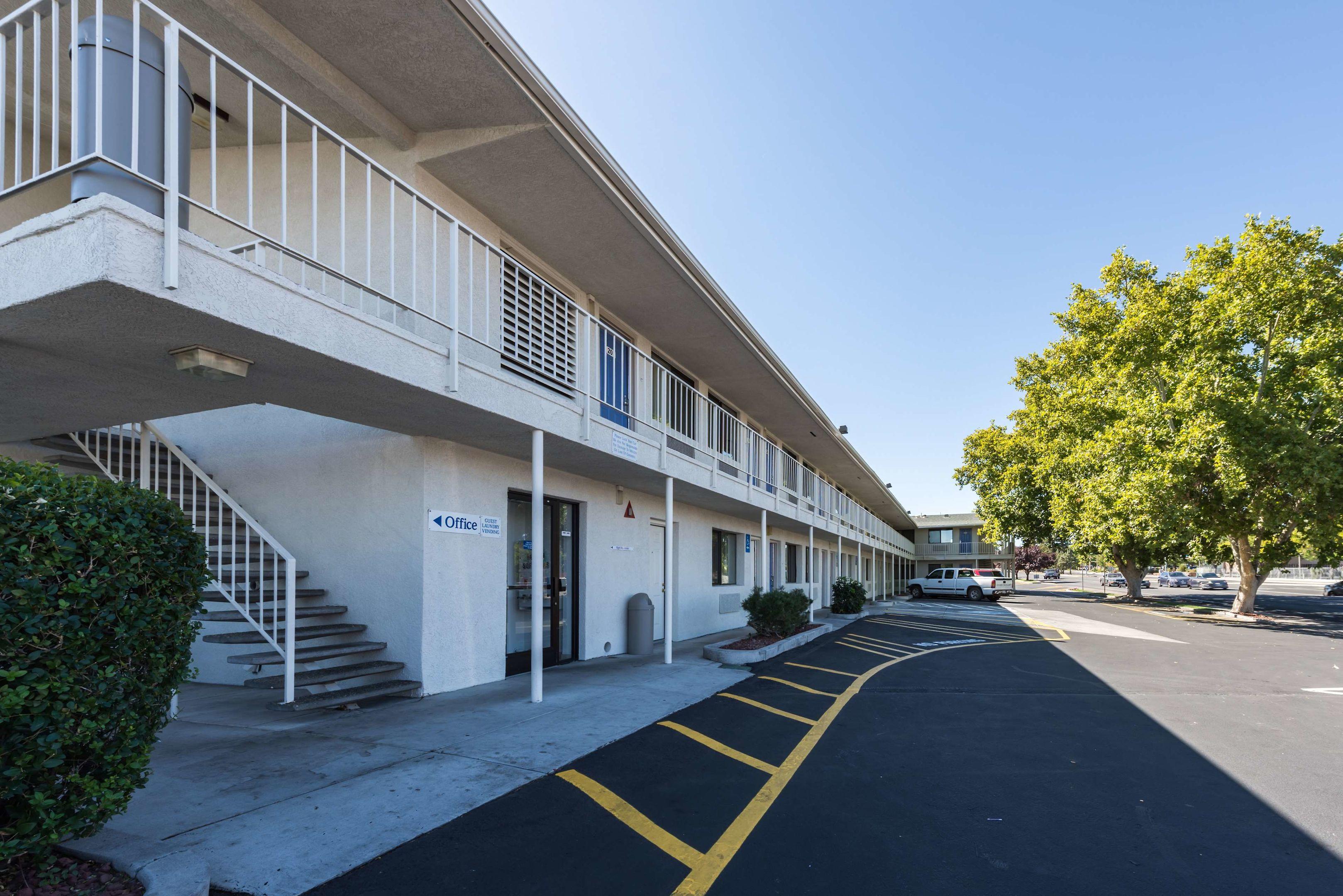 Motel 6 Reno - Virginia Plumb — photo 4
