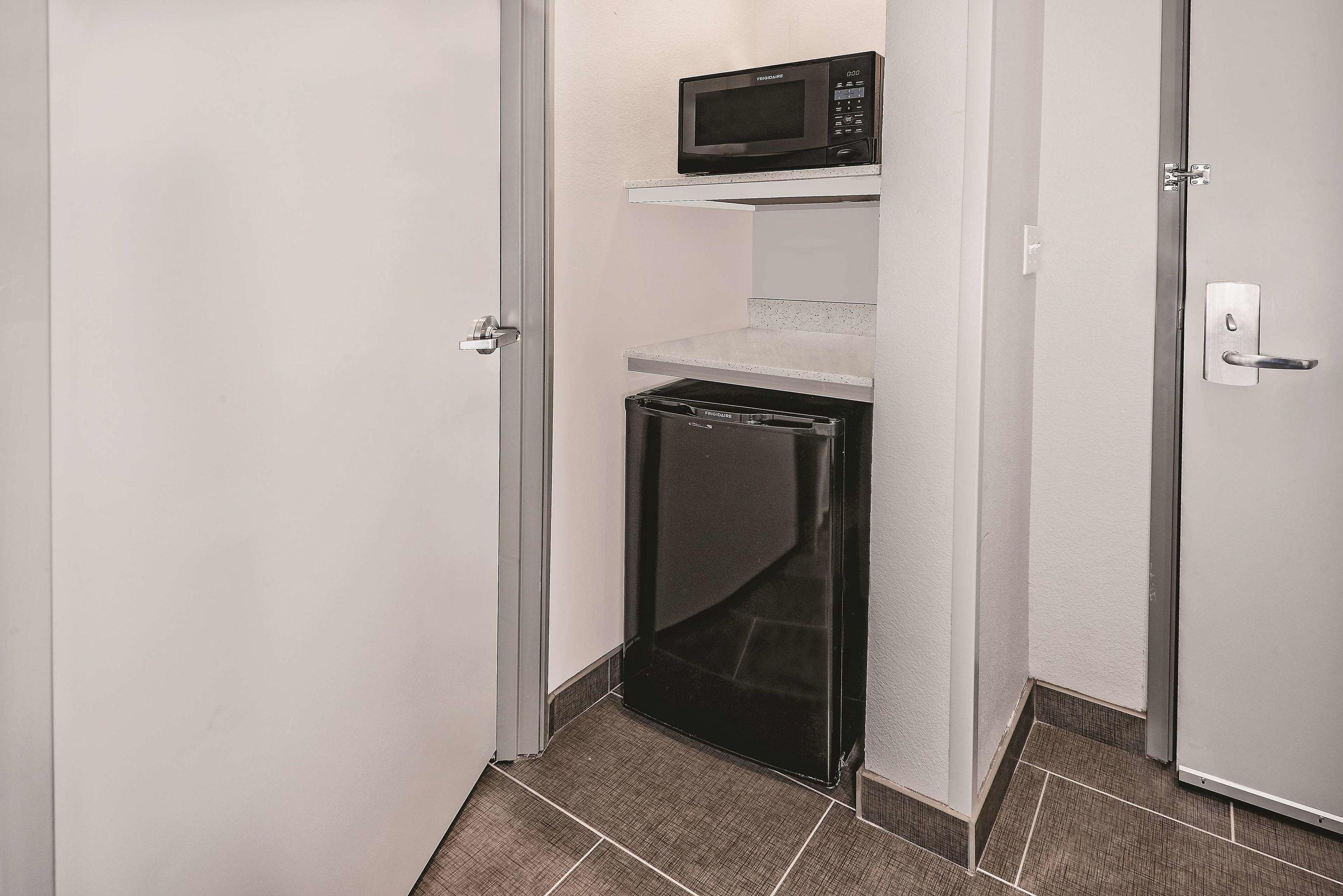 La Quinta Inn & Suites Dallas Grand Prairie North — photo 5