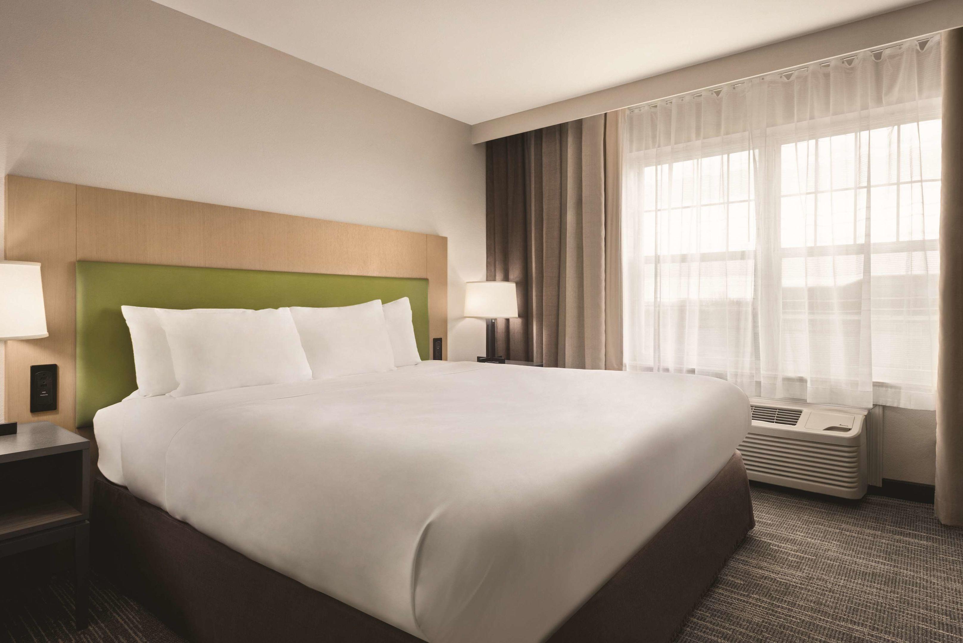 Country Inn & Suites by Radisson, Dubuque, IA — photo 5