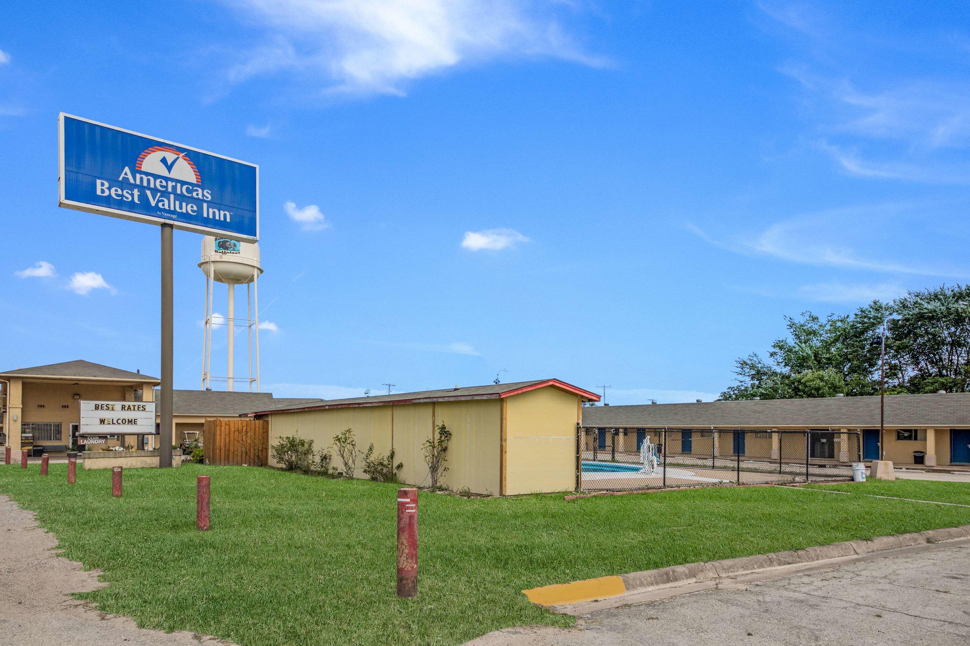 Americas Best Value Inn-Giddings — photo 4