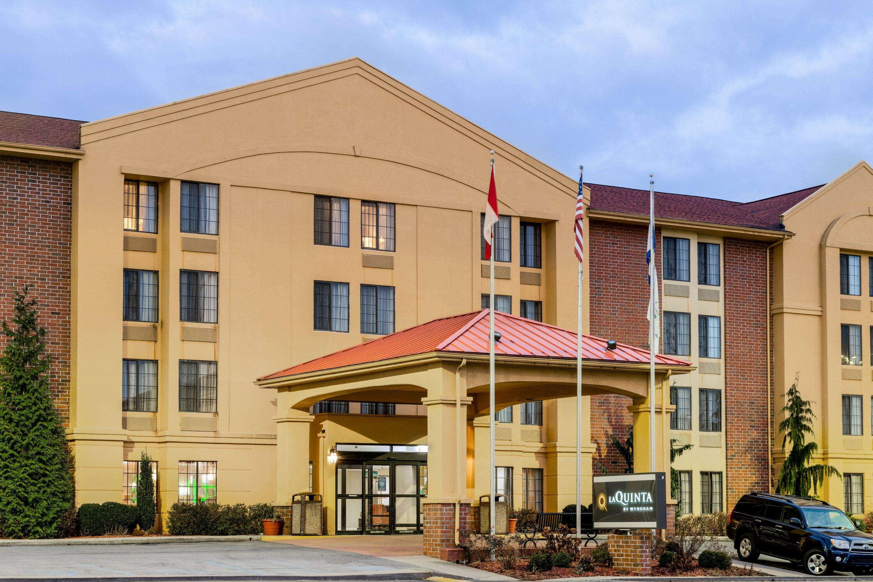 La Quinta Inn & Suites Summersville — photo 3