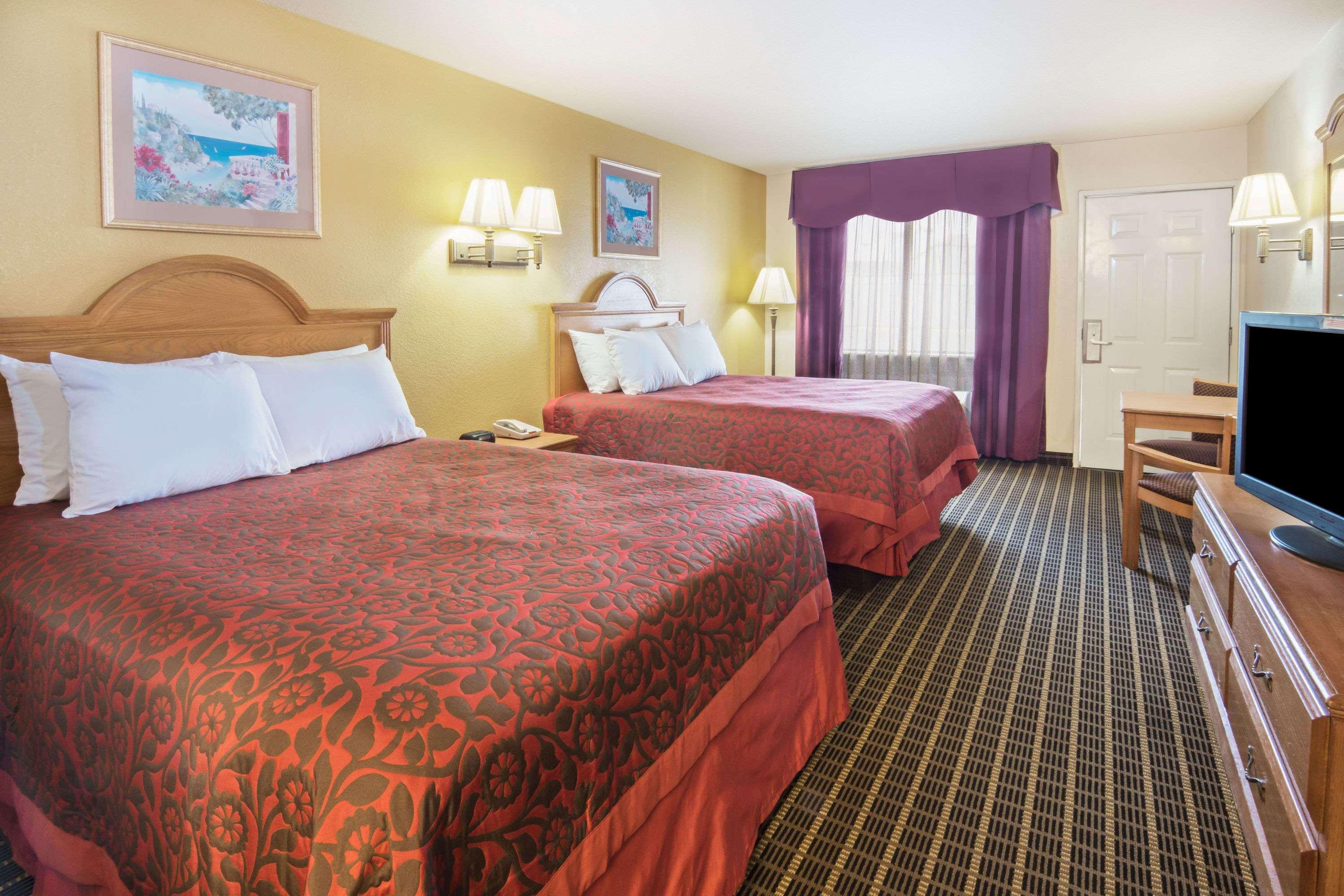 Days Inn San Antonio Interstate Hwy 35 North — photo 5