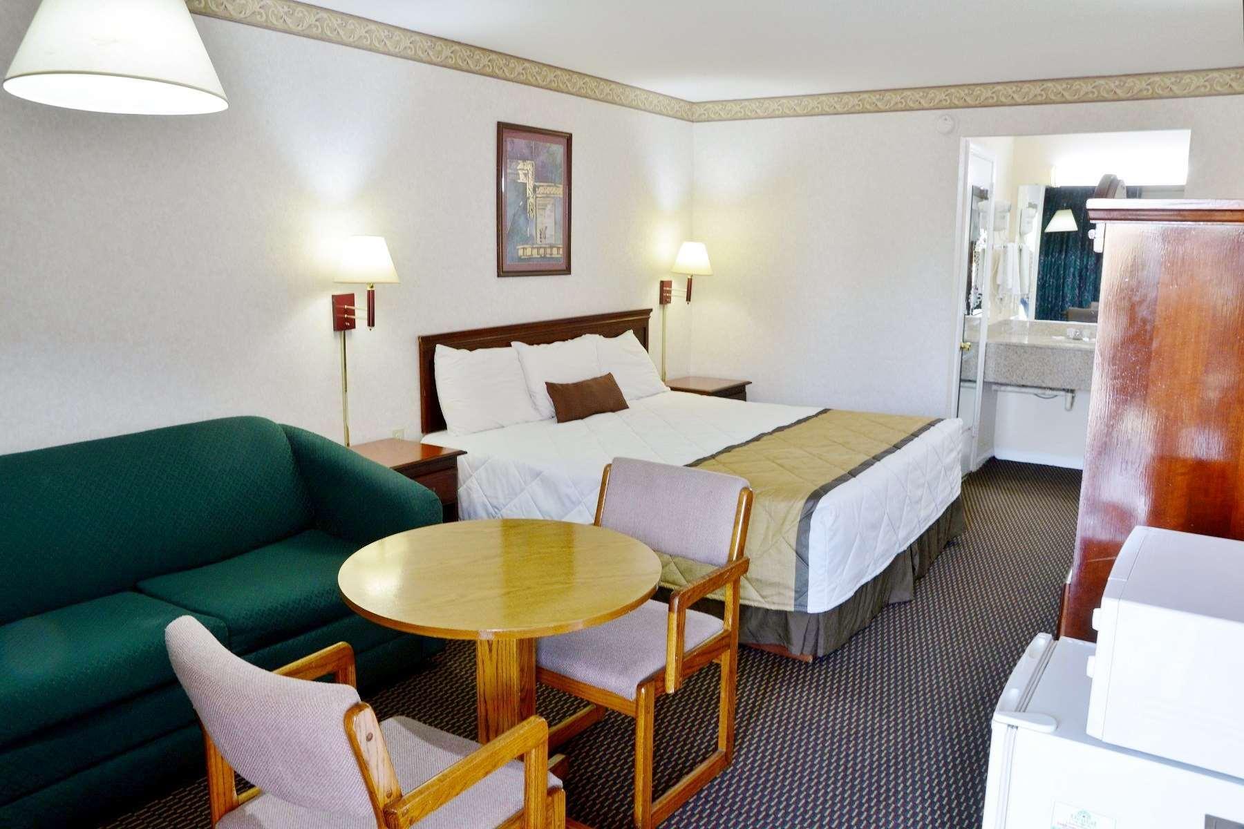 America's Best Inn - Calhoun — photo 5