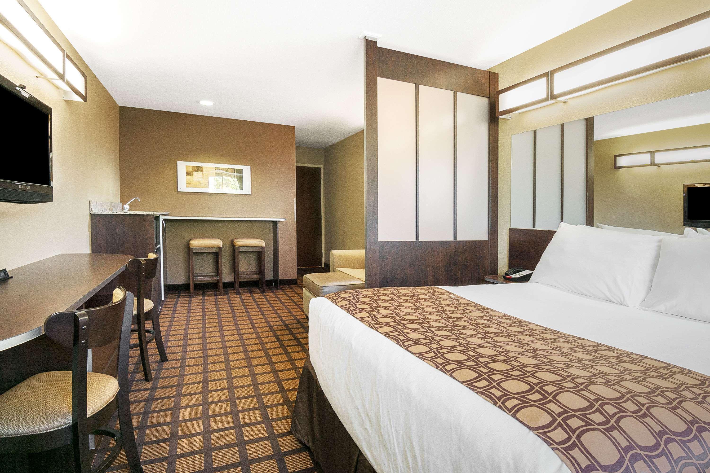 Microtel Inn & Suites Austin Airport — photo 4