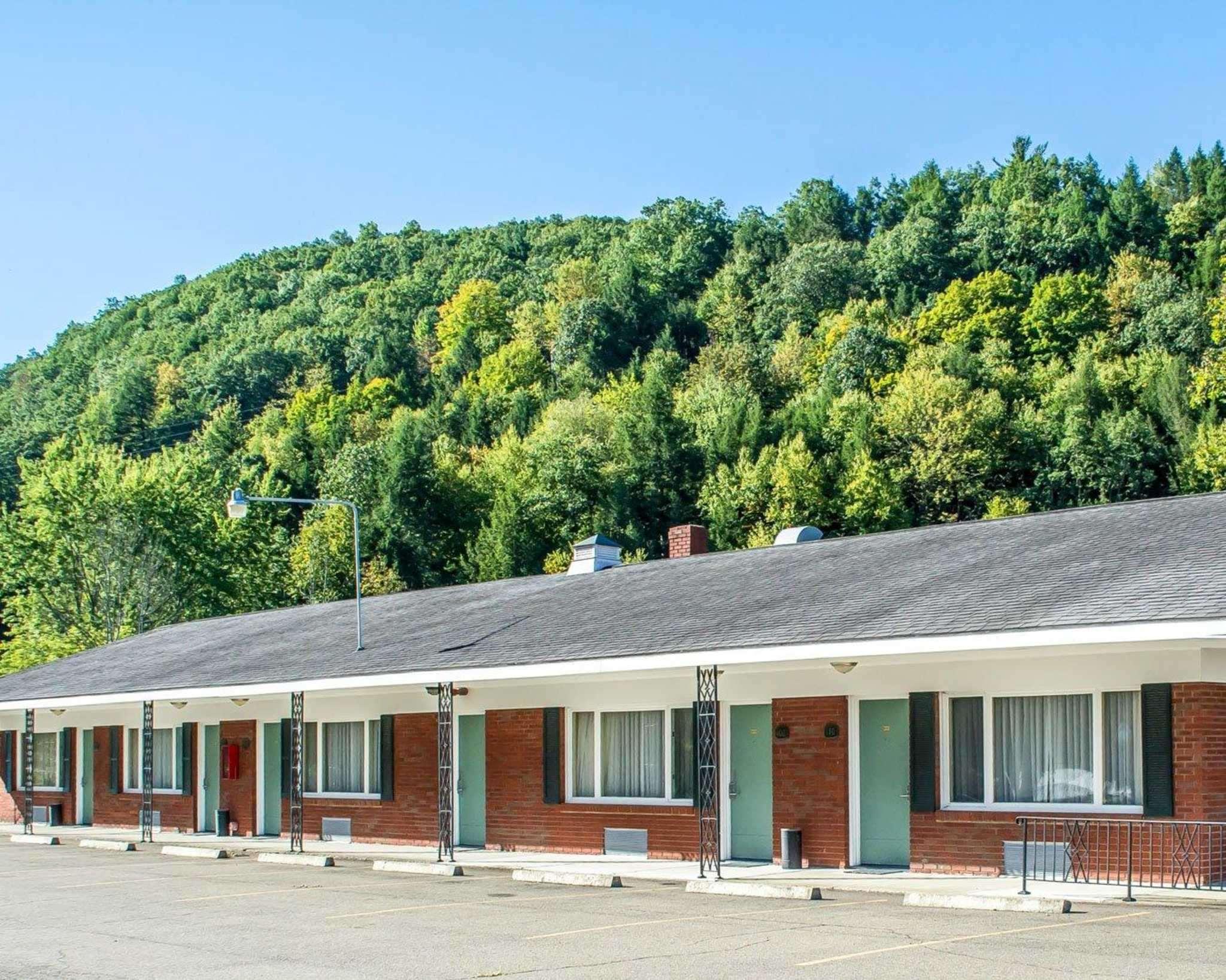 Rodeway Inn Marshall Manor — photo 4