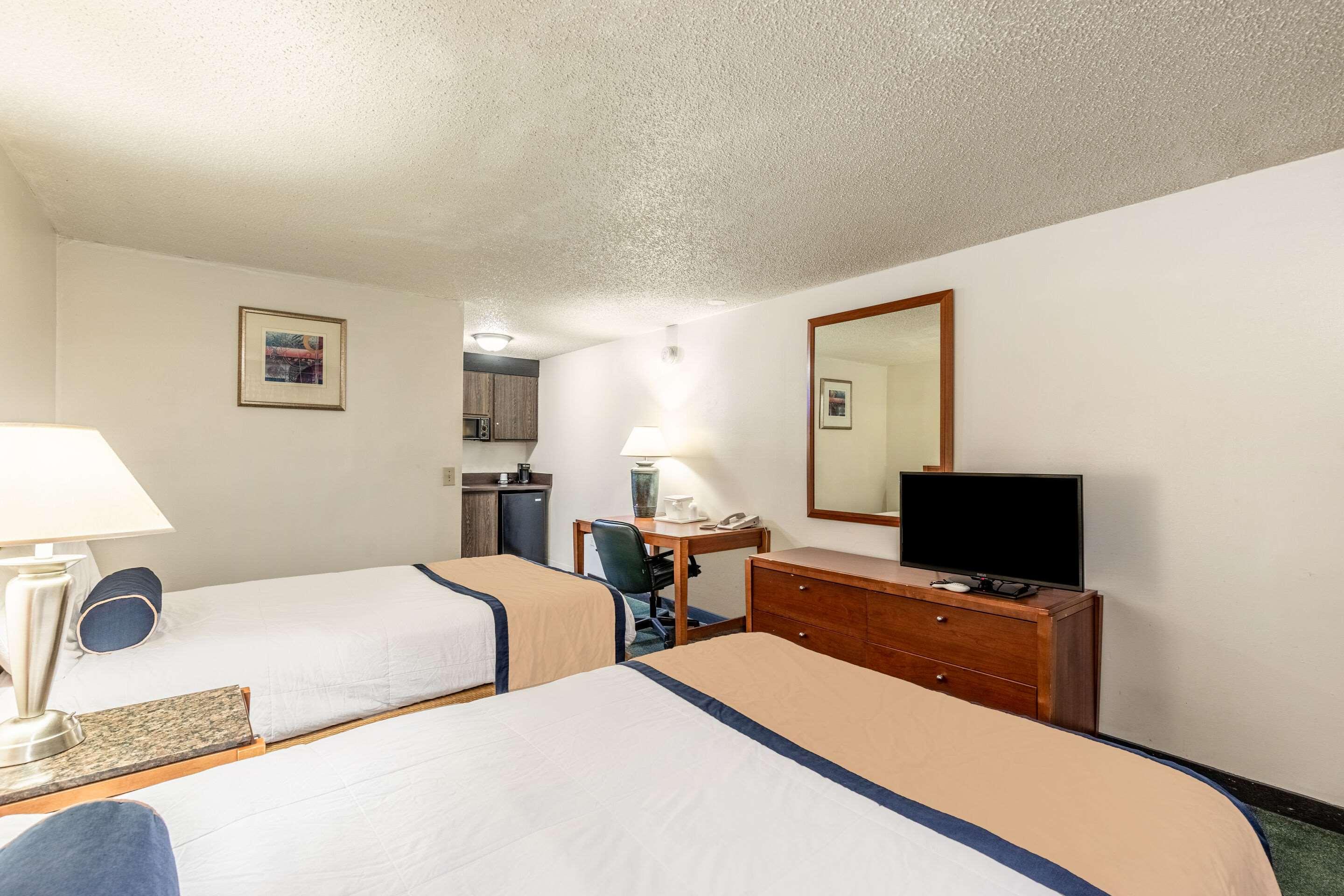 Rodeway Inn & Suites I-94 Kenosha — photo 4