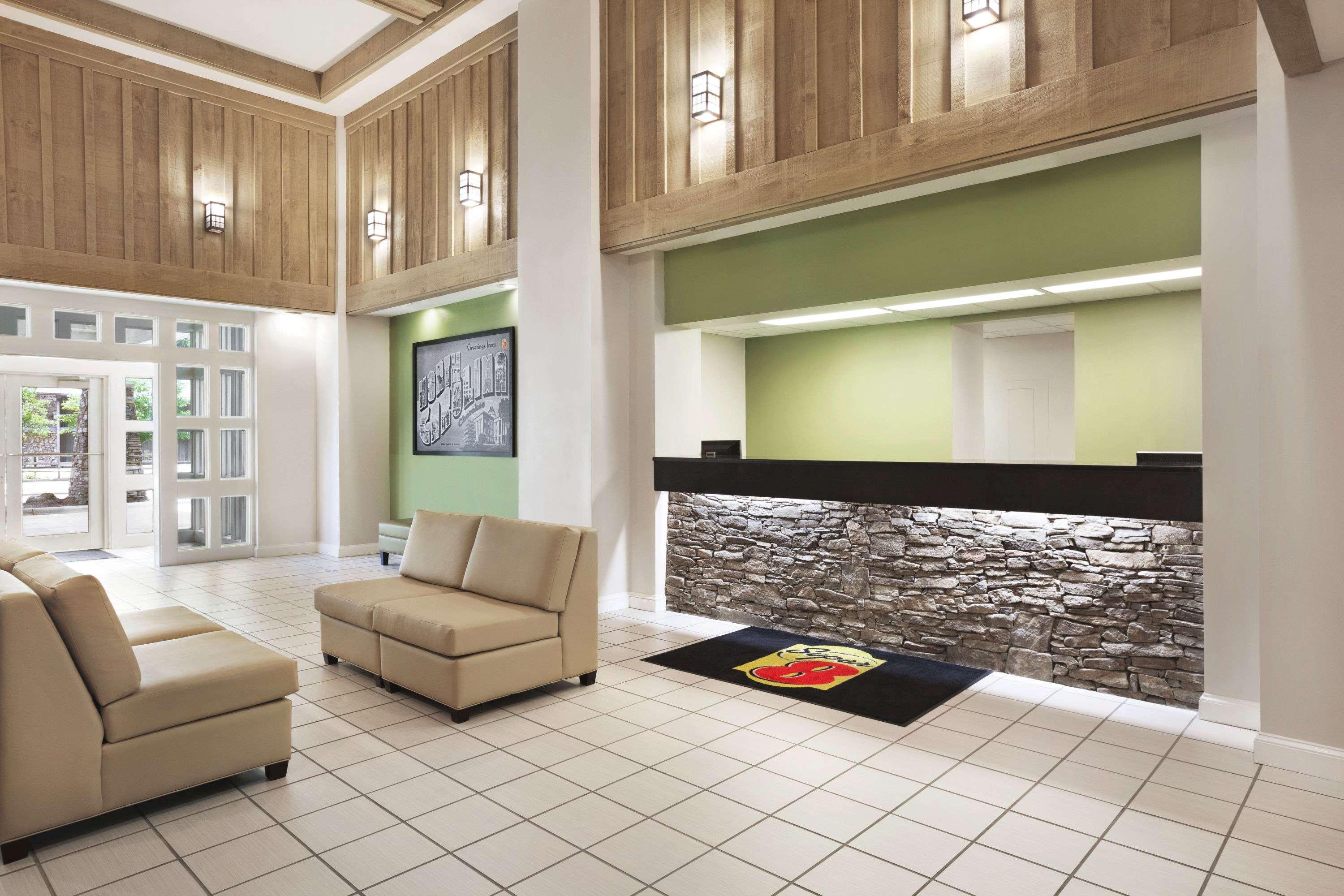 Super 8 by Wyndham Cherokee — photo 3
