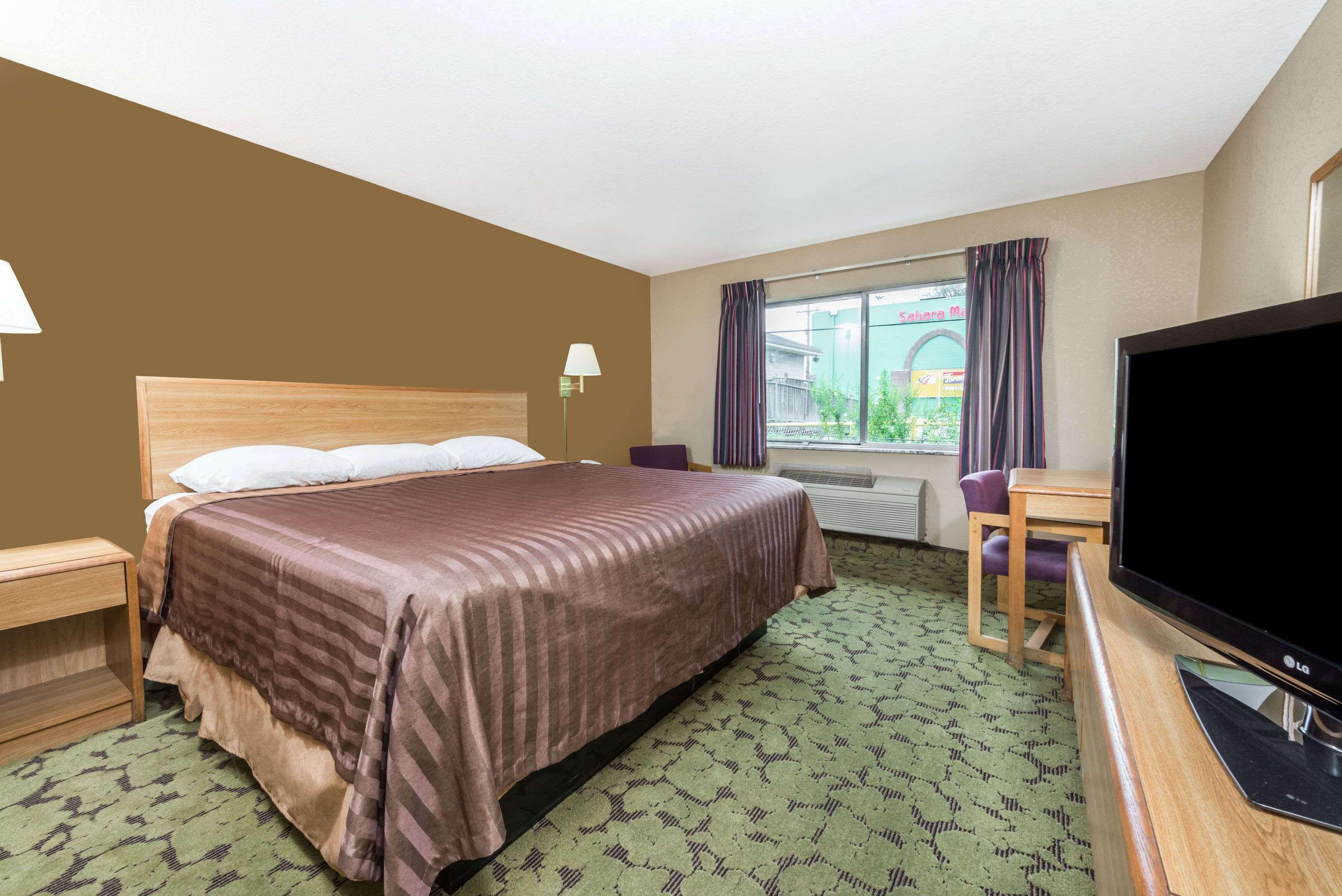 Bloomington Travelodge — photo 3