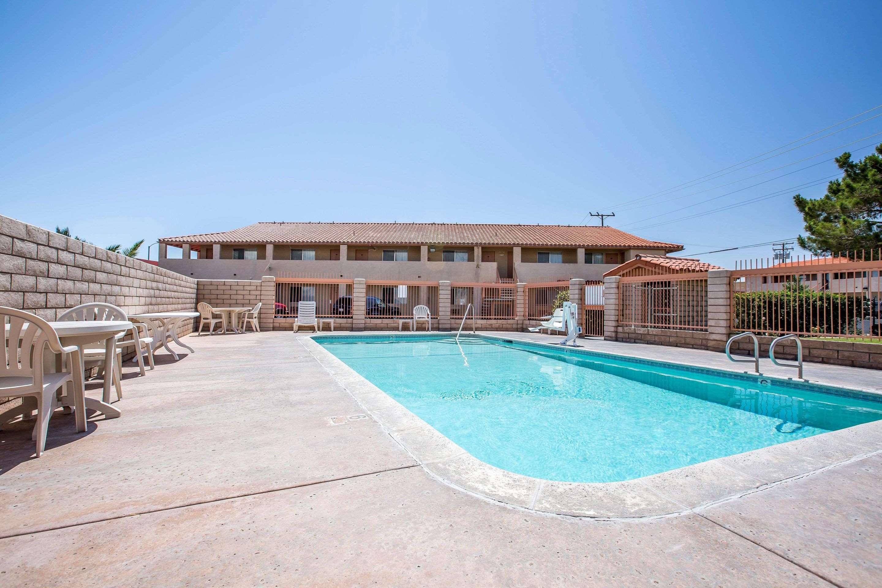 Econo Lodge Inn & Suites near China Lake Naval Station — photo 4