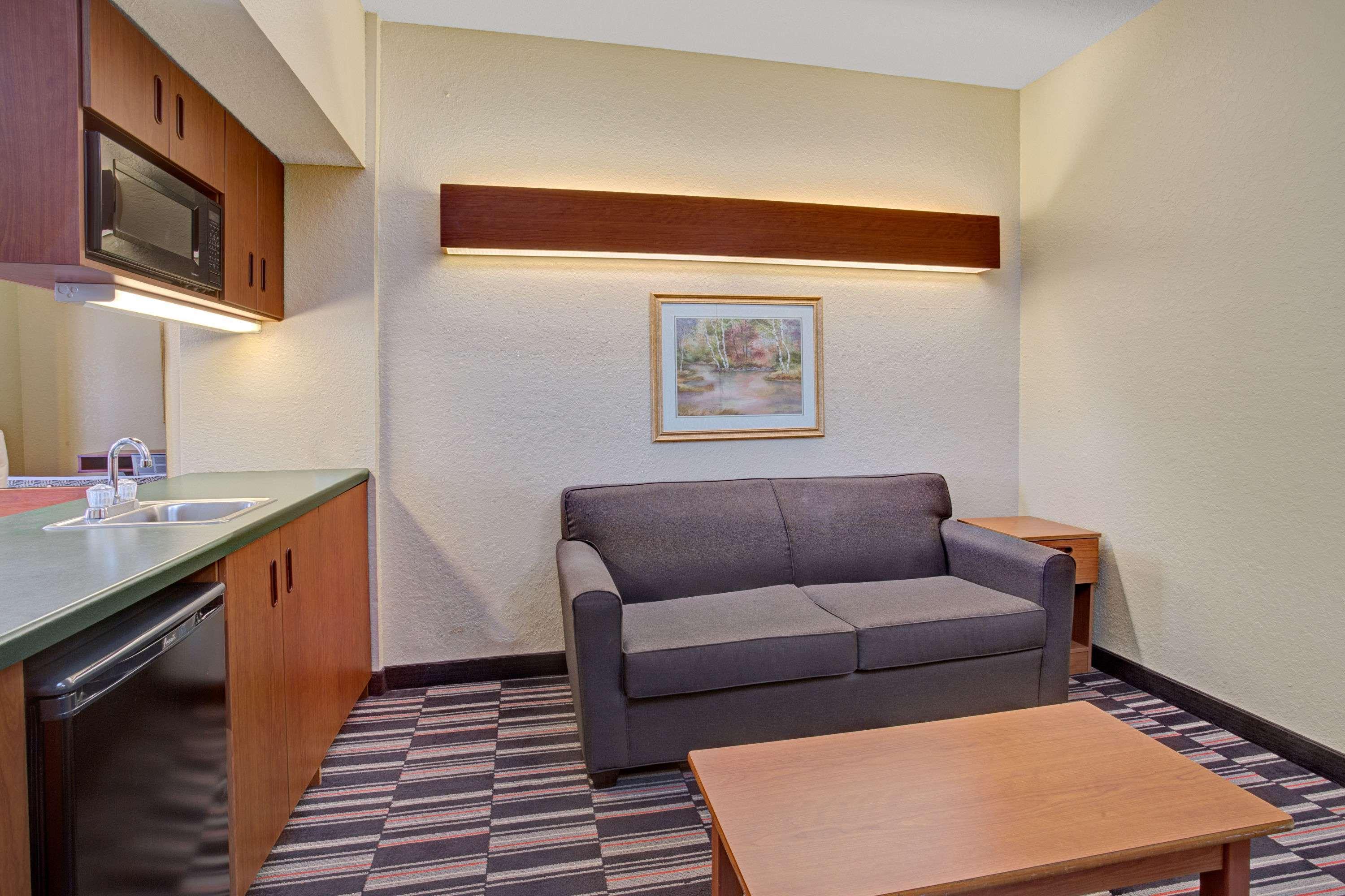 Microtel Inn & Suites by Wyndham Bushnell — photo 5