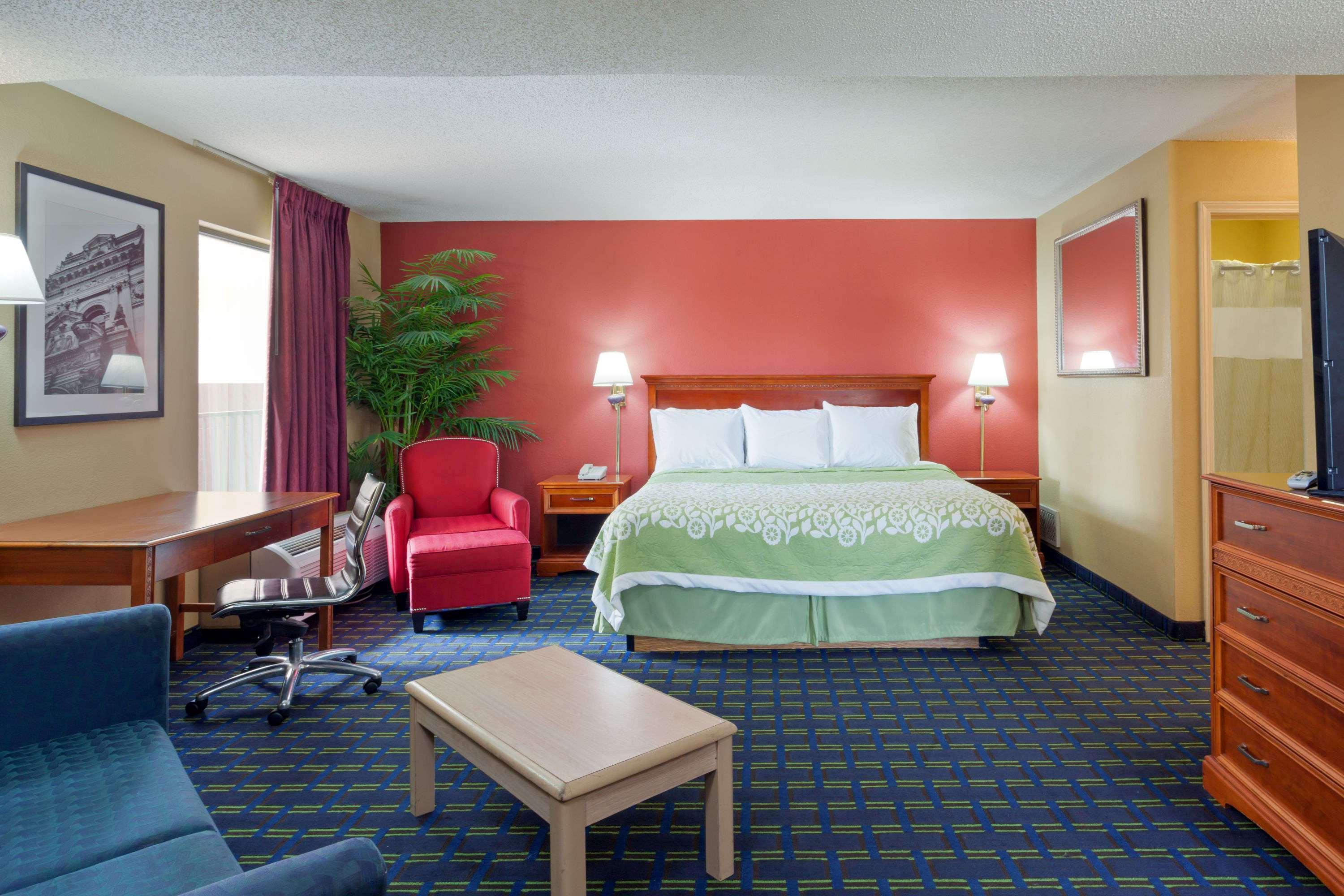 Days Inn by Wyndham Memphis - I40 and Sycamore View — photo 5