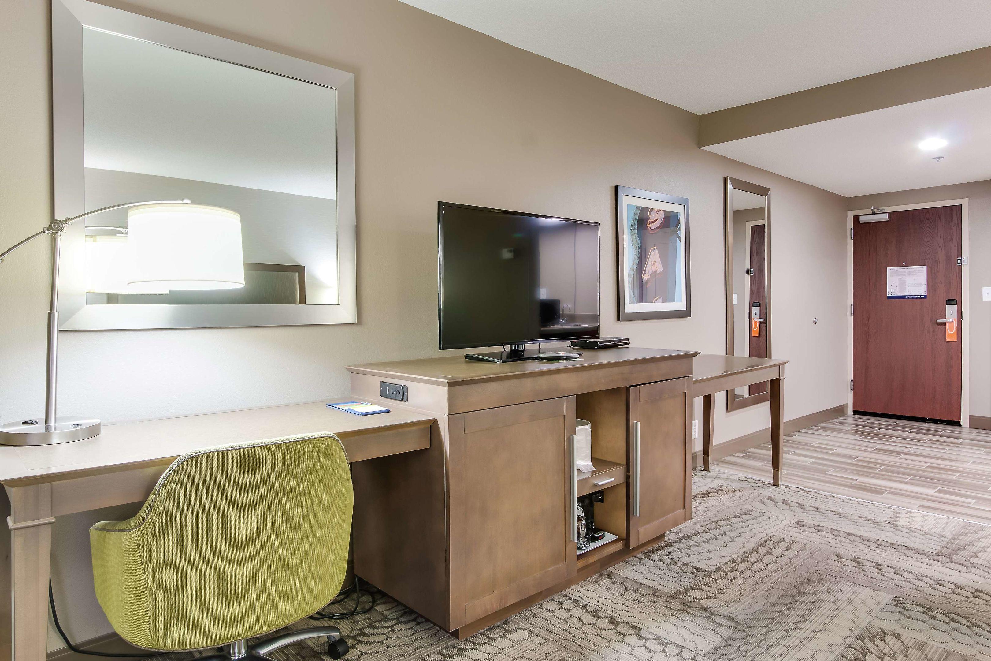 Hampton Inn Dickson — photo 4