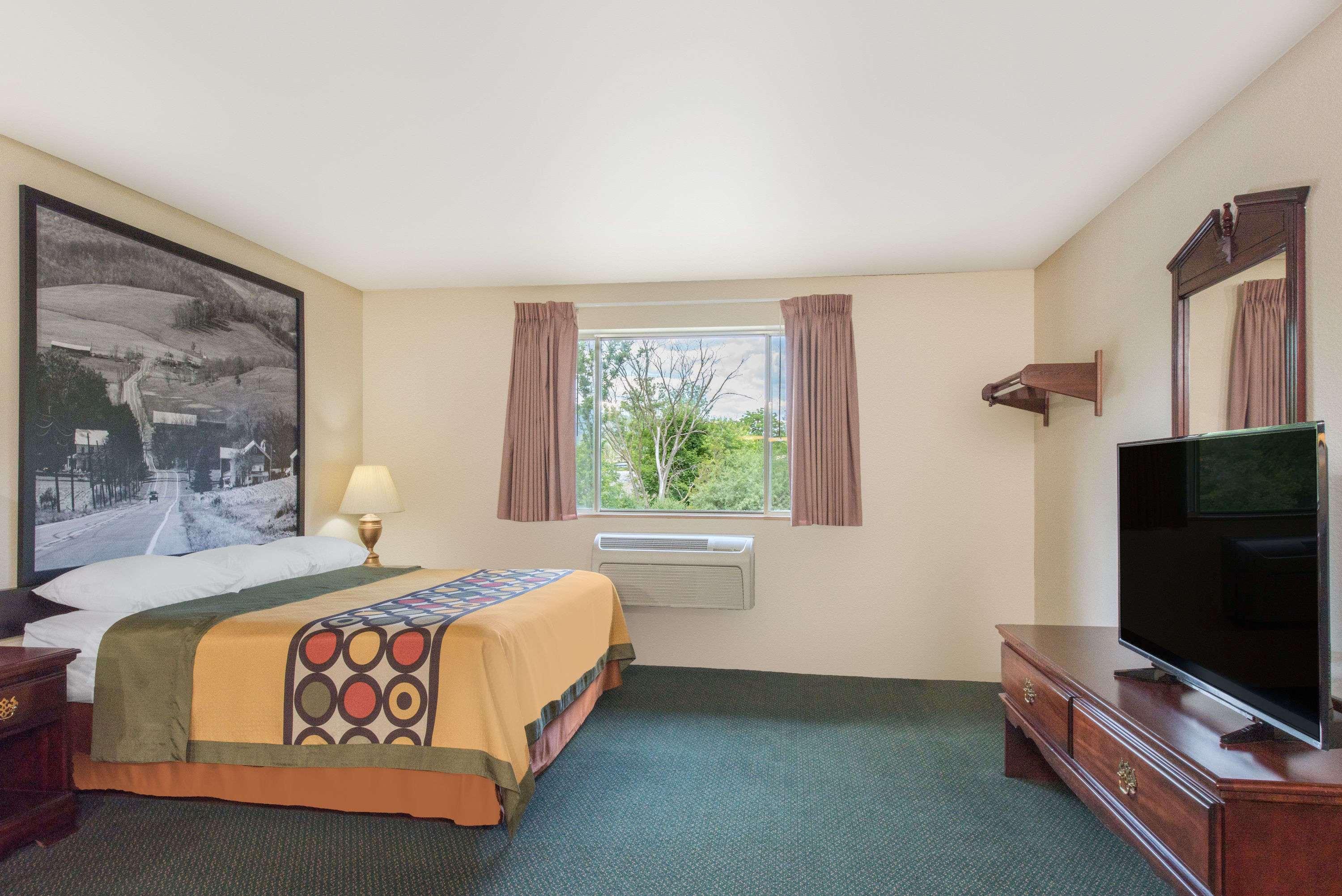 Super 8 by Wyndham Burnham/Lewistown — photo 4